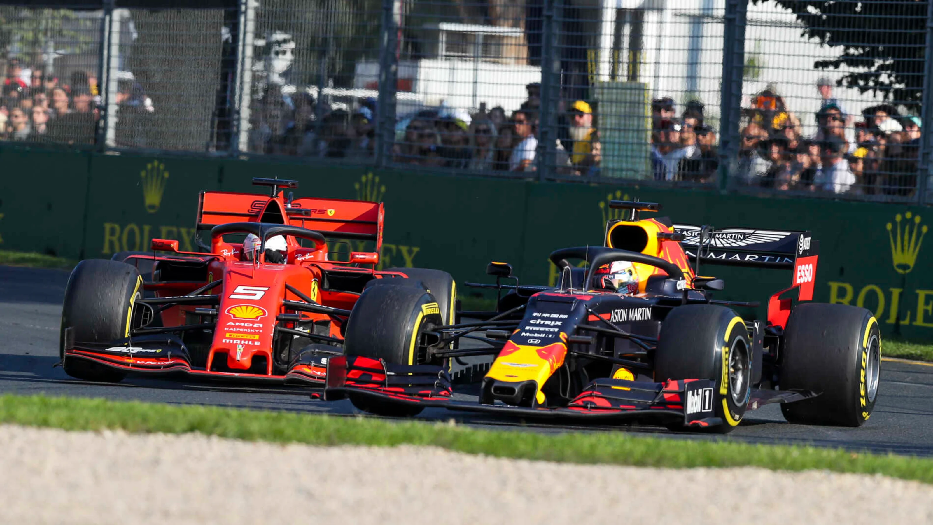 MELBOURNE GRAND PRIX CIRCUIT, AUSTRALIA - MARCH 17: Max Verstappen, Red Bull Racing RB15 overtakes