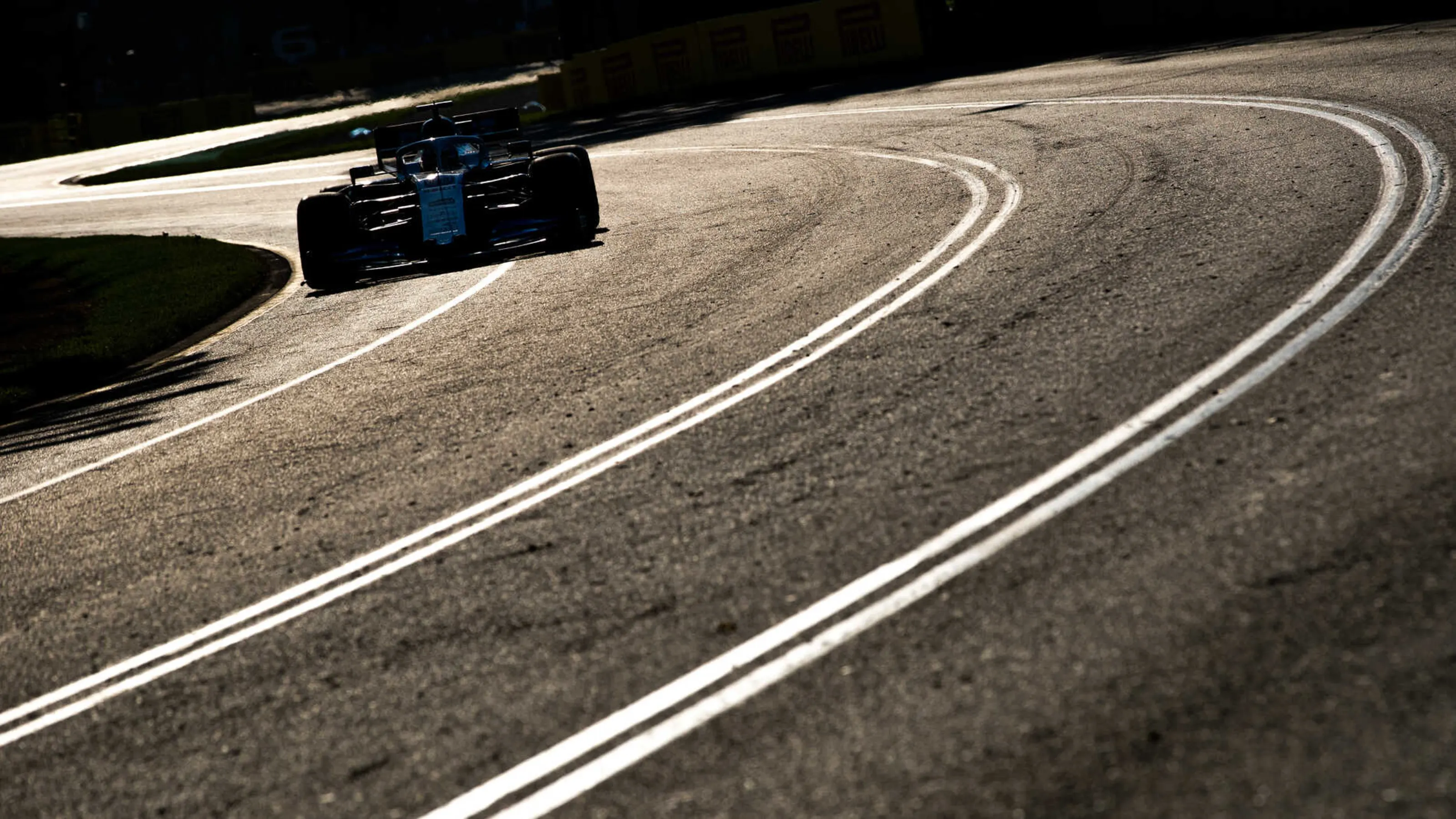 MELBOURNE GRAND PRIX CIRCUIT, AUSTRALIA - MARCH 17: George Russell, Williams Racing FW42 during the