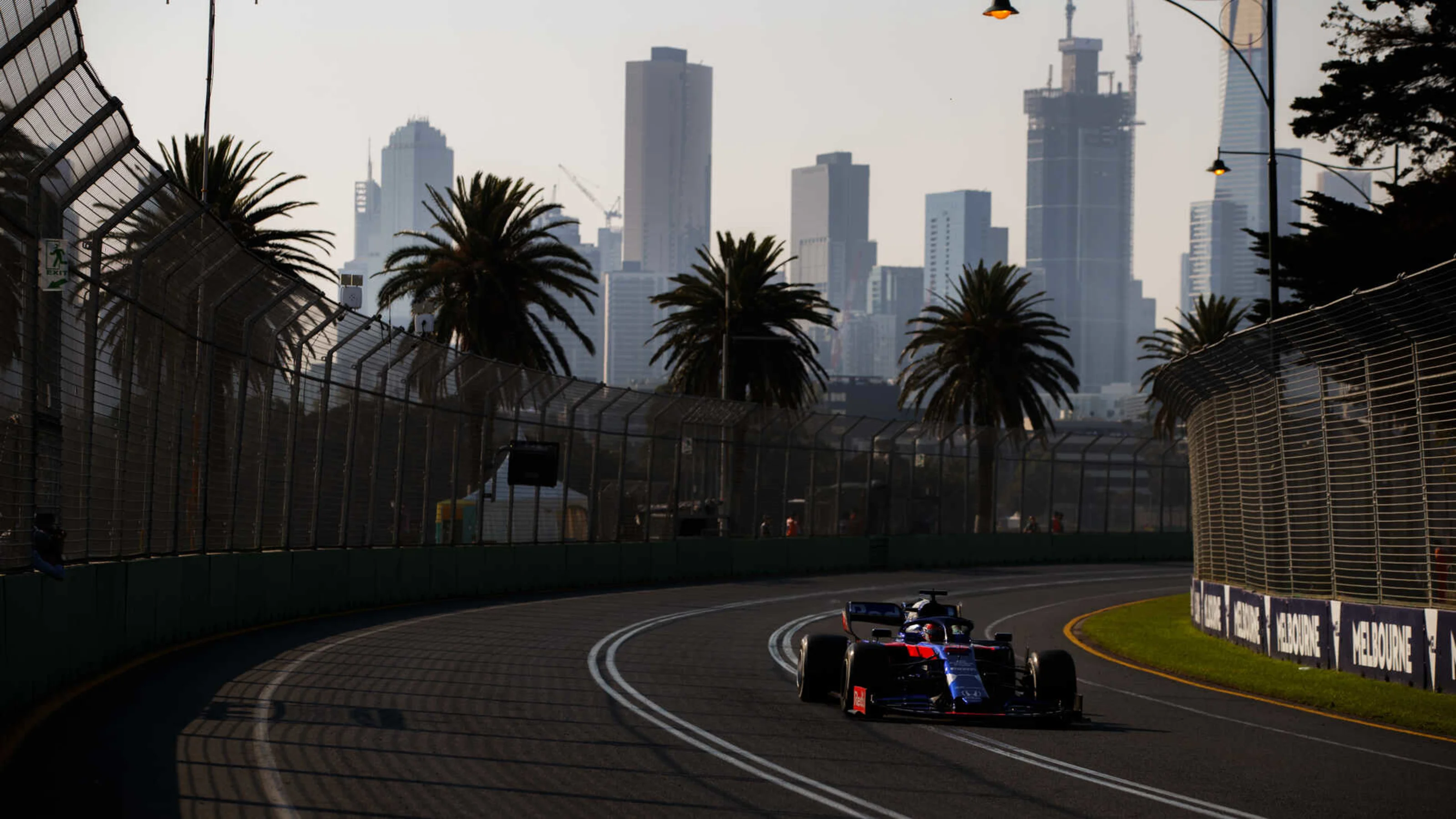 MELBOURNE GRAND PRIX CIRCUIT, AUSTRALIA - MARCH 17: Daniil Kvyat, Toro Rosso STR14 during the