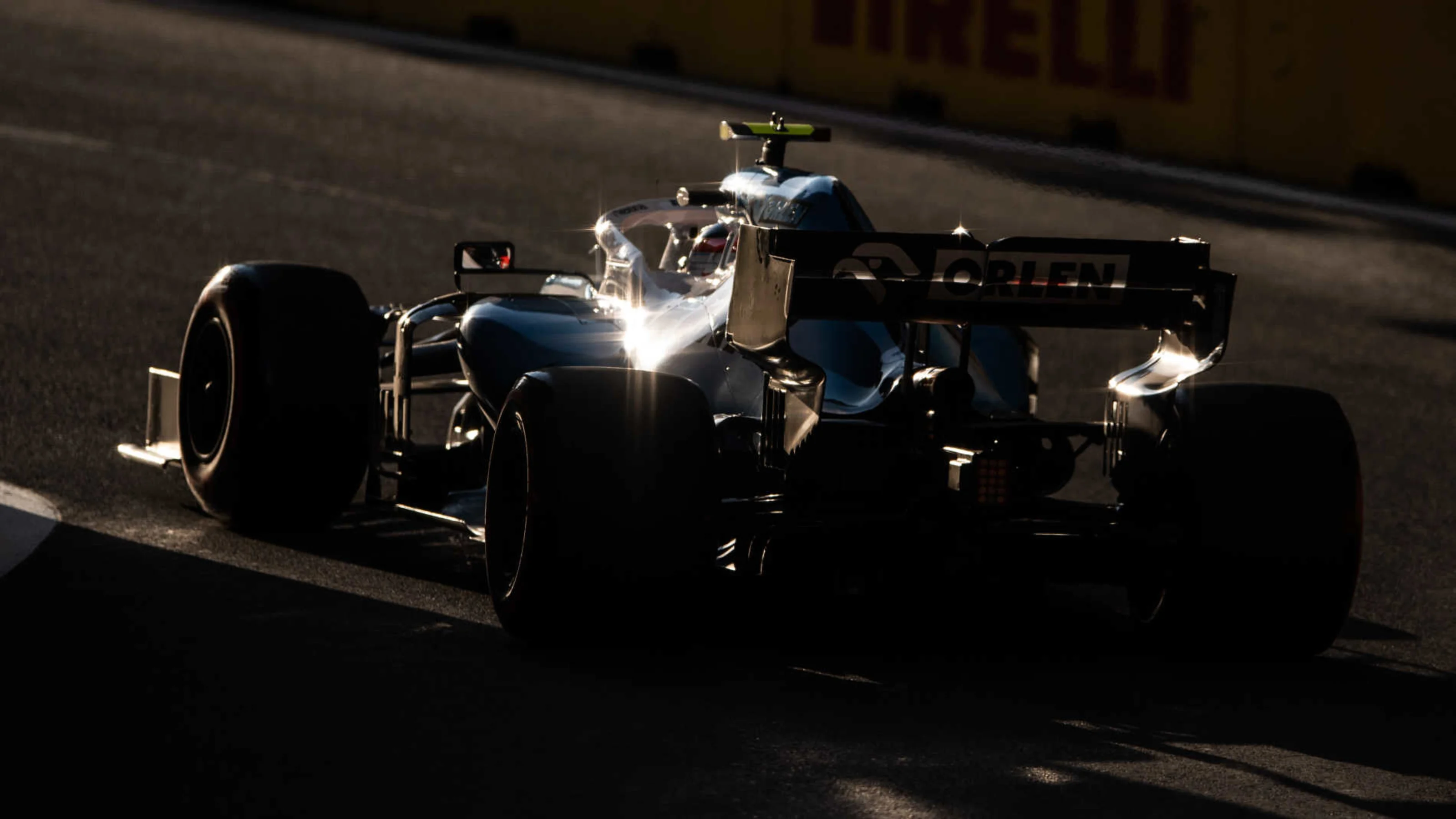 BAKU CITY CIRCUIT, AZERBAIJAN - APRIL 26: Robert Kubica, Williams FW42 during the Azerbaijan GP at