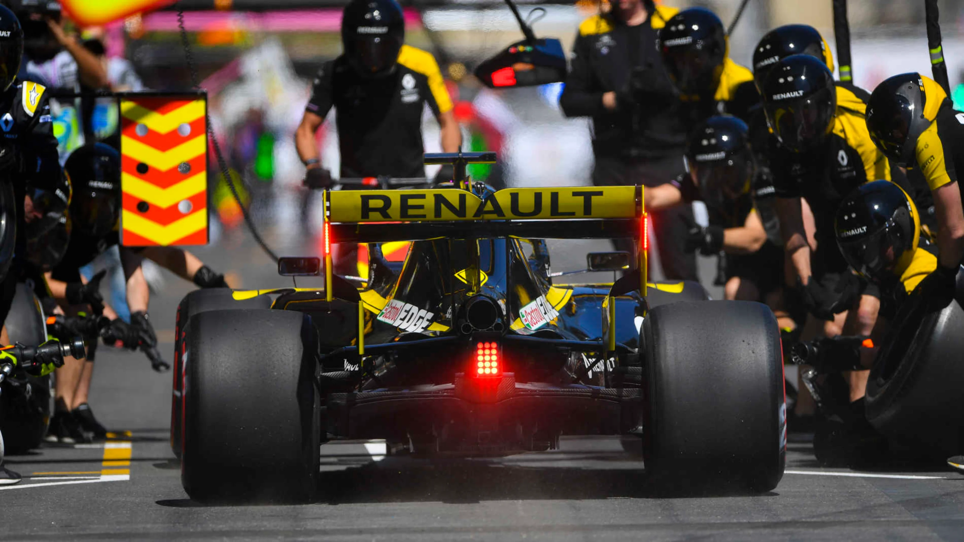 BAKU CITY CIRCUIT, AZERBAIJAN - APRIL 27: Daniel Ricciardo, Renault R.S.19, in the pits during