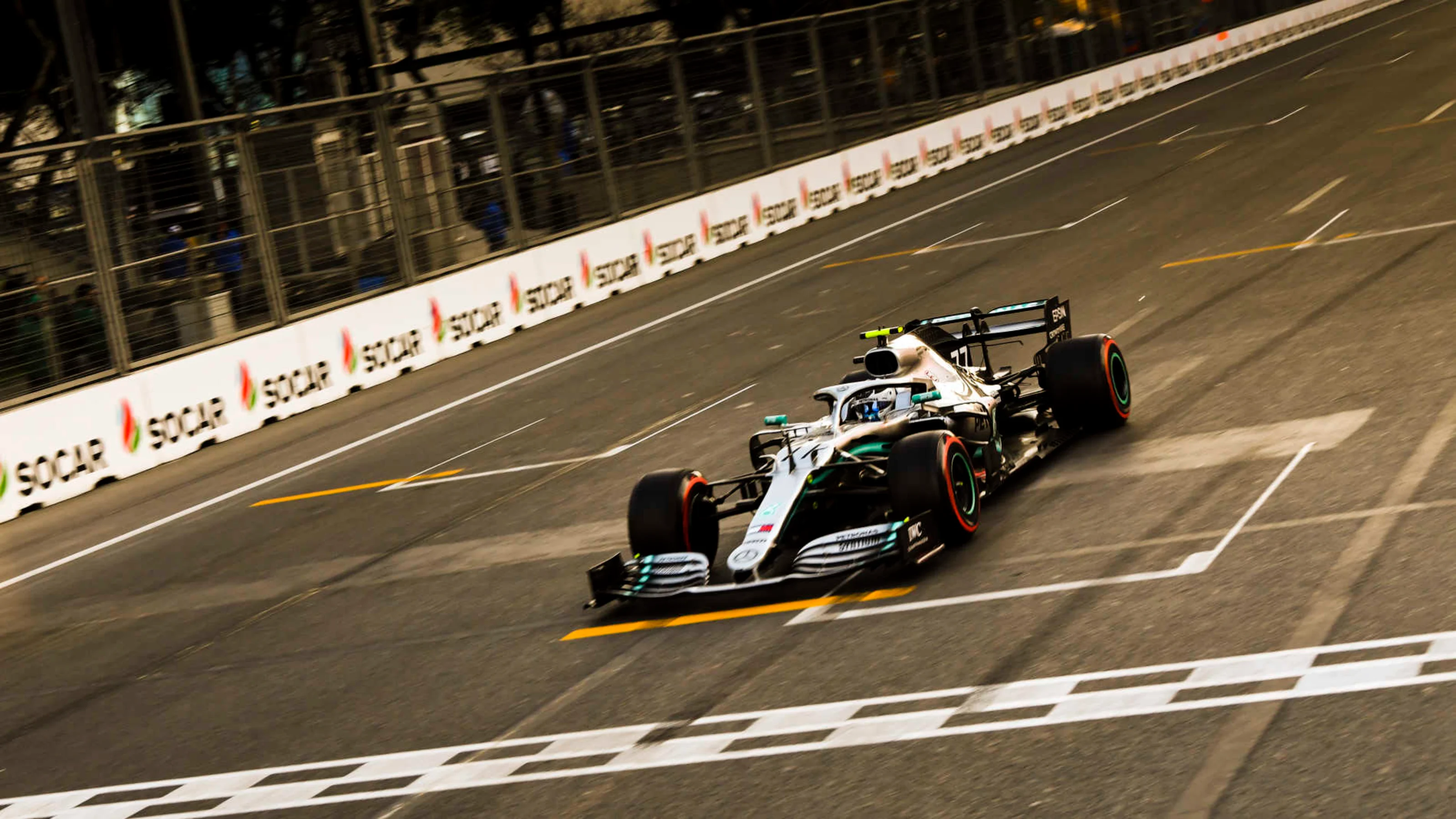 BAKU CITY CIRCUIT, AZERBAIJAN - APRIL 27: Pole Sitter Valtteri Bottas, Mercedes AMG W10 crossing