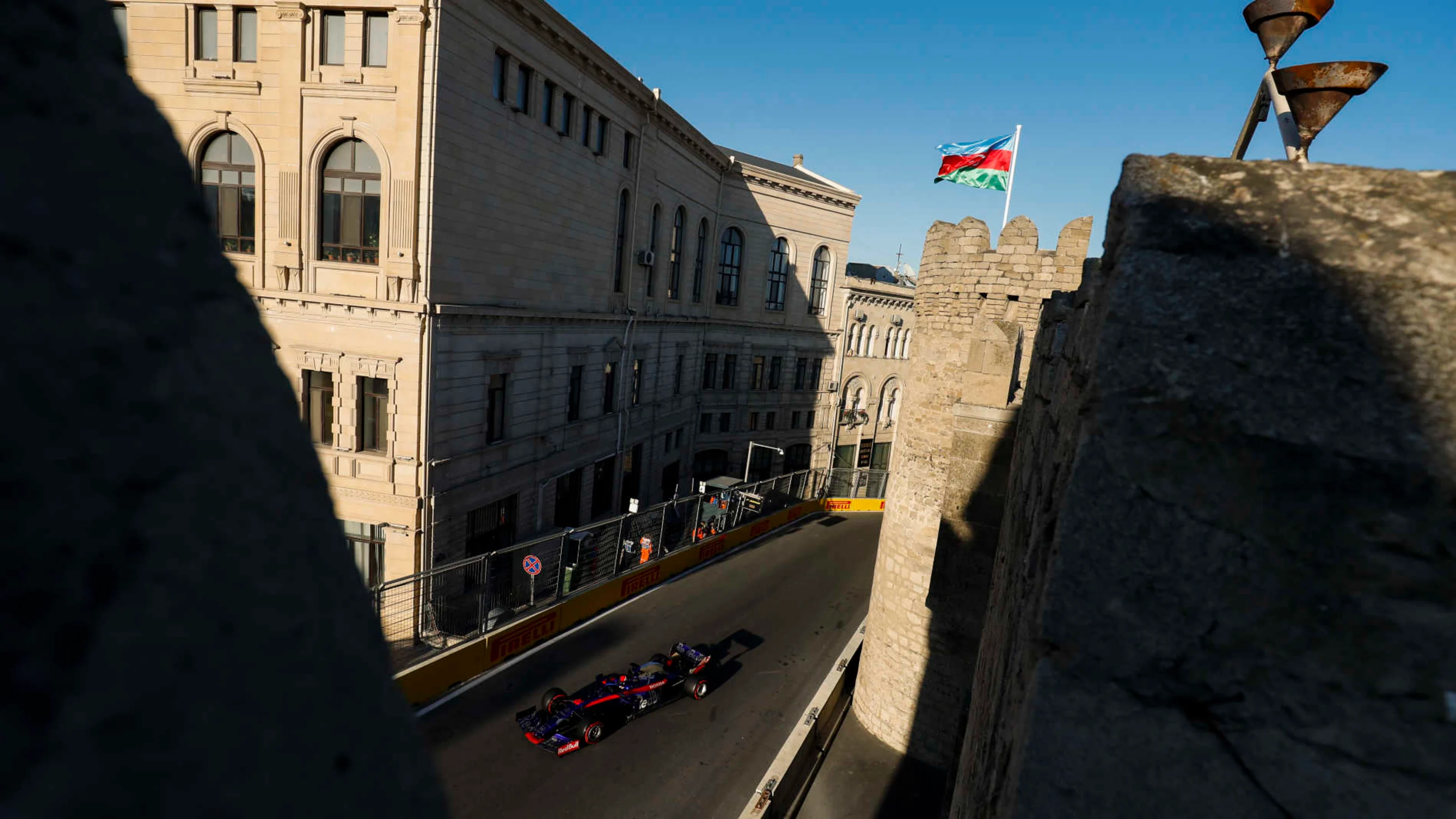 BAKU CITY CIRCUIT, AZERBAIJAN - APRIL 27: Daniil Kvyat, Toro Rosso STR14 during the Azerbaijan GP
