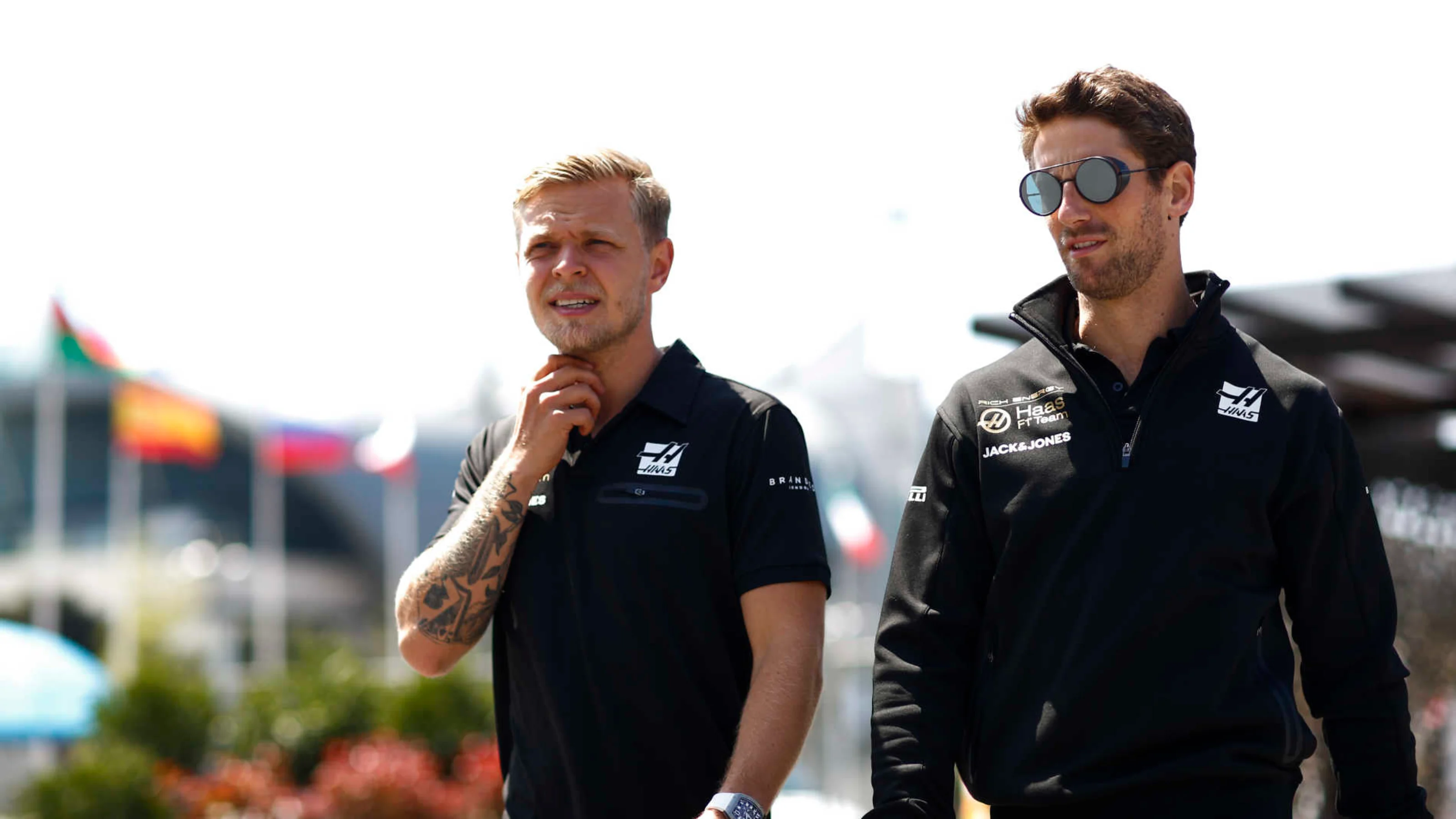 BAKU CITY CIRCUIT, AZERBAIJAN - APRIL 28: Kevin Magnussen, Haas F1 and Romain Grosjean, Haas F1