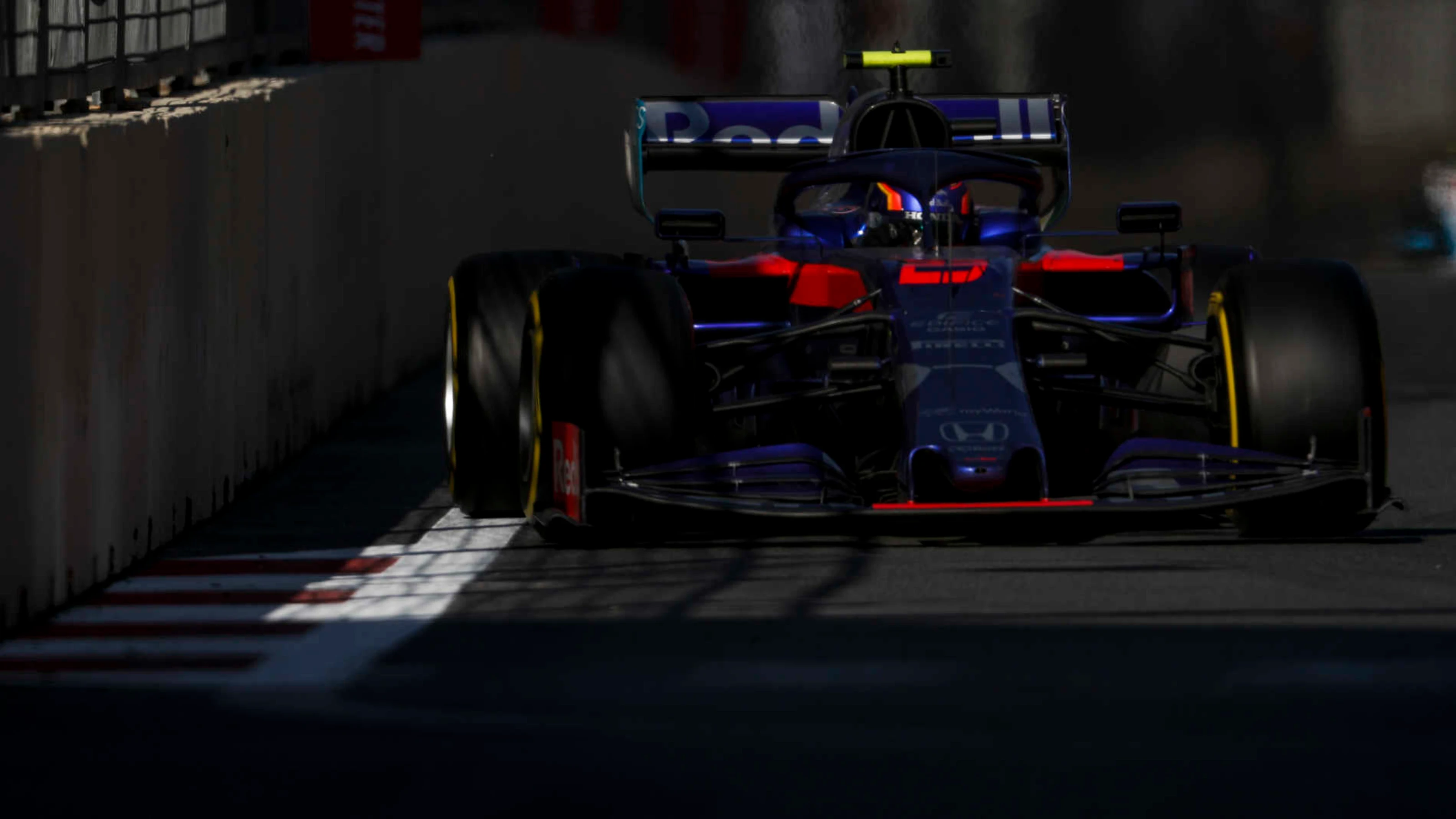 BAKU CITY CIRCUIT, AZERBAIJAN - APRIL 28: Alexander Albon, Toro Rosso STR14 during the Azerbaijan