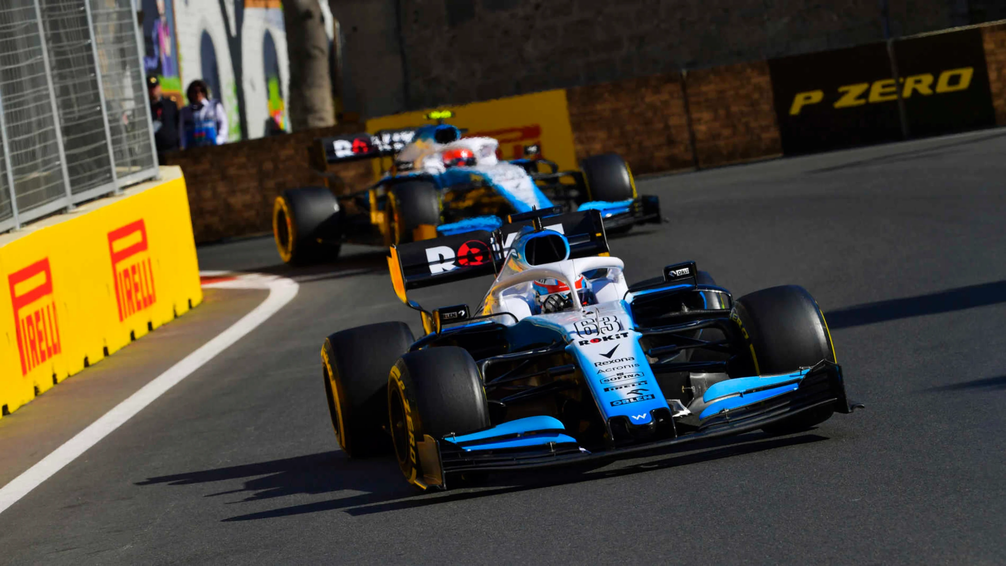BAKU CITY CIRCUIT, AZERBAIJAN - APRIL 28: George Russell, Williams Racing FW42, leads Robert