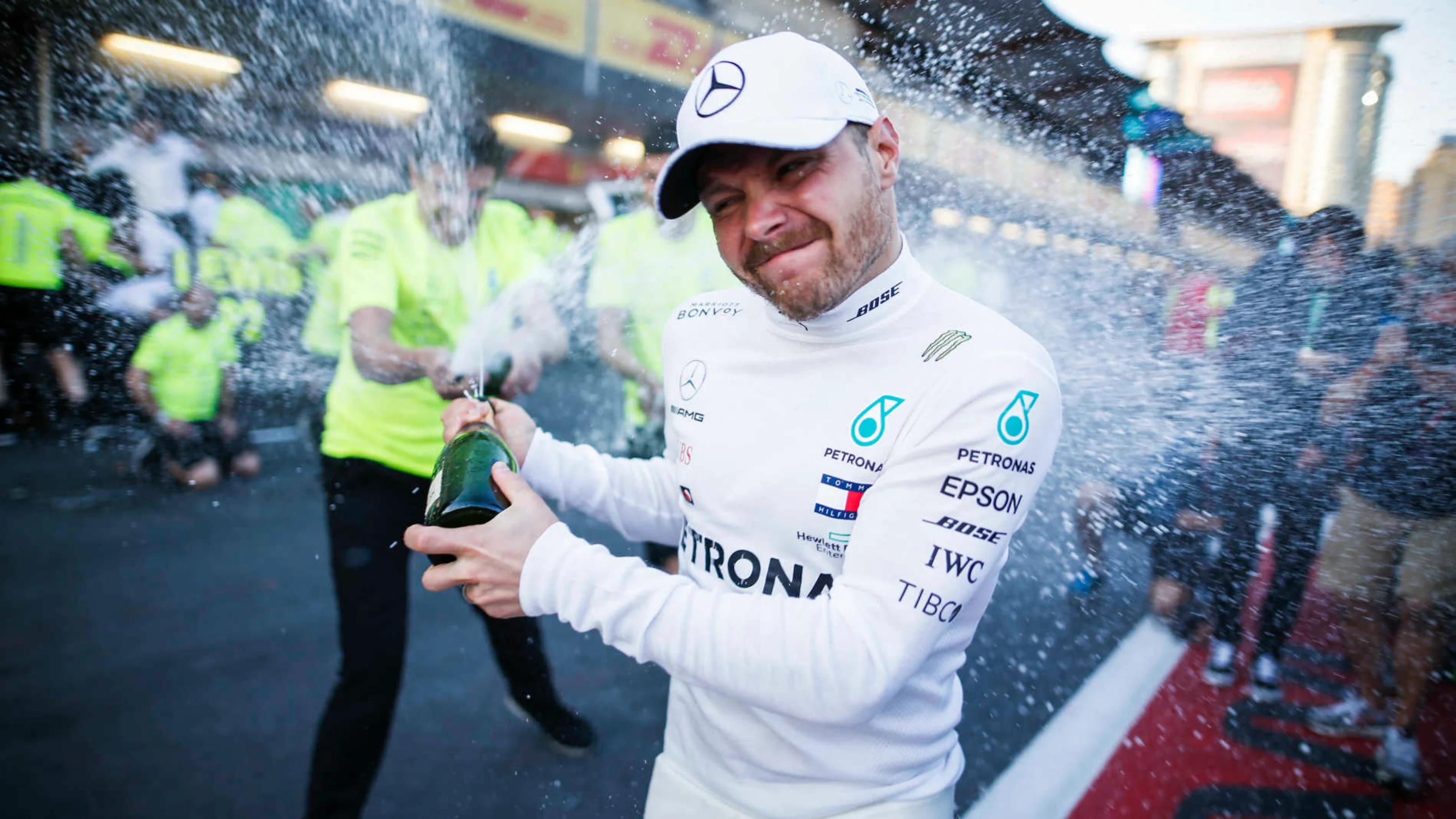 BAKU CITY CIRCUIT, AZERBAIJAN - APRIL 28: Race Winner Valtteri Bottas, Mercedes AMG F1 celebrates
