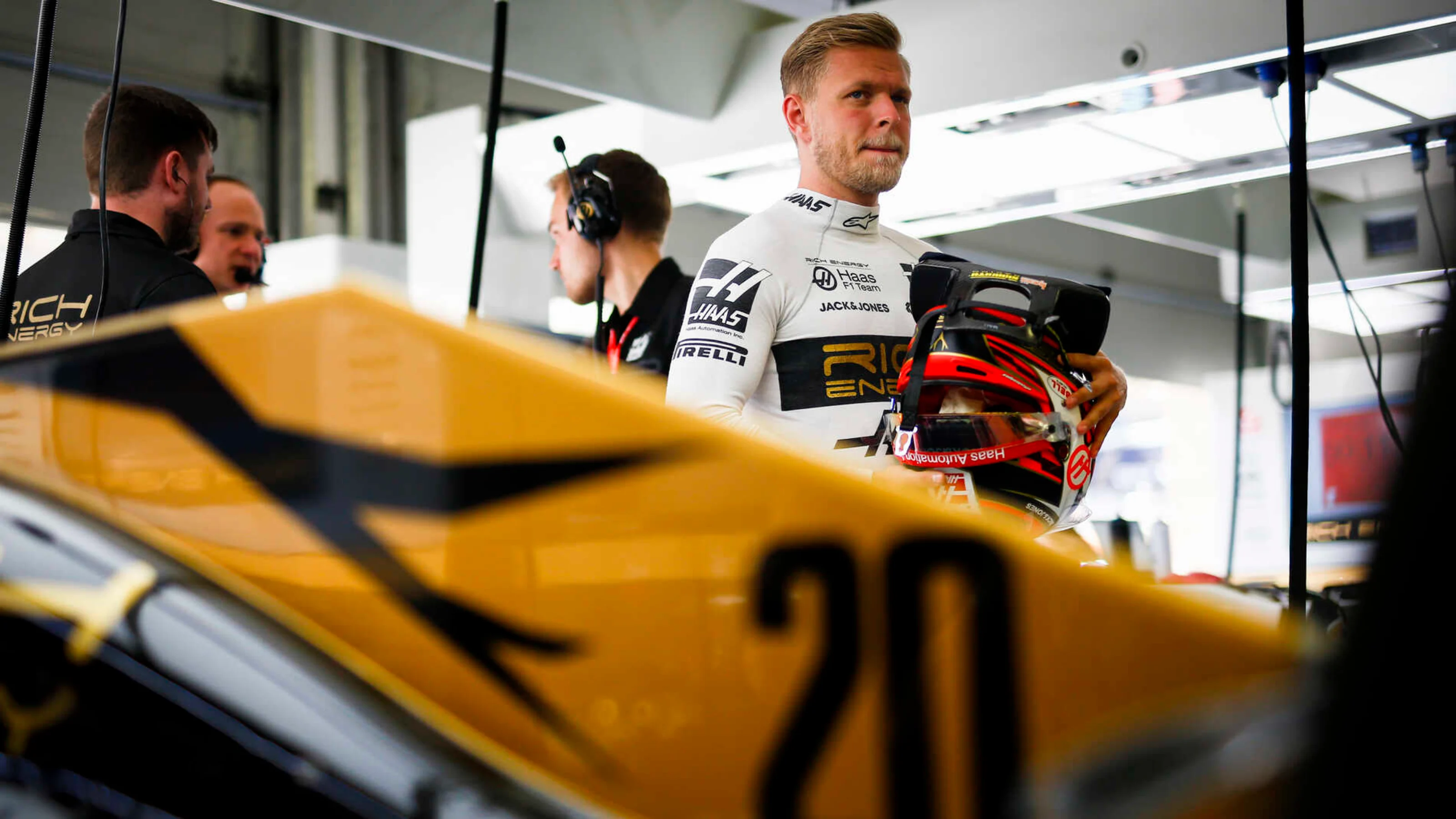 BAHRAIN INTERNATIONAL CIRCUIT, BAHRAIN - MARCH 29: Kevin Magnussen, Haas F1 during the Bahrain GP