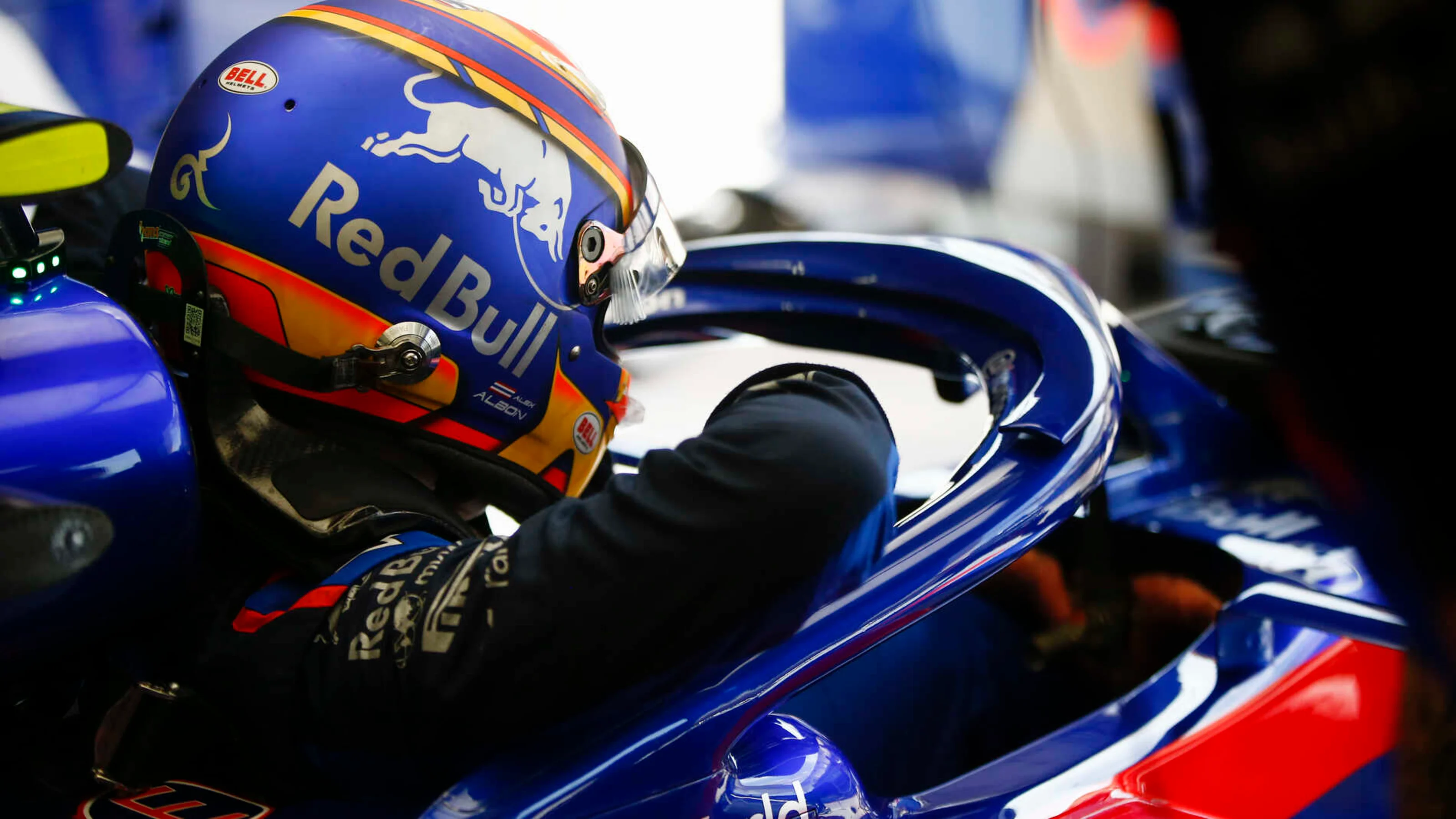 BAHRAIN INTERNATIONAL CIRCUIT, BAHRAIN - MARCH 29: Alexander Albon, Toro Rosso during the Bahrain