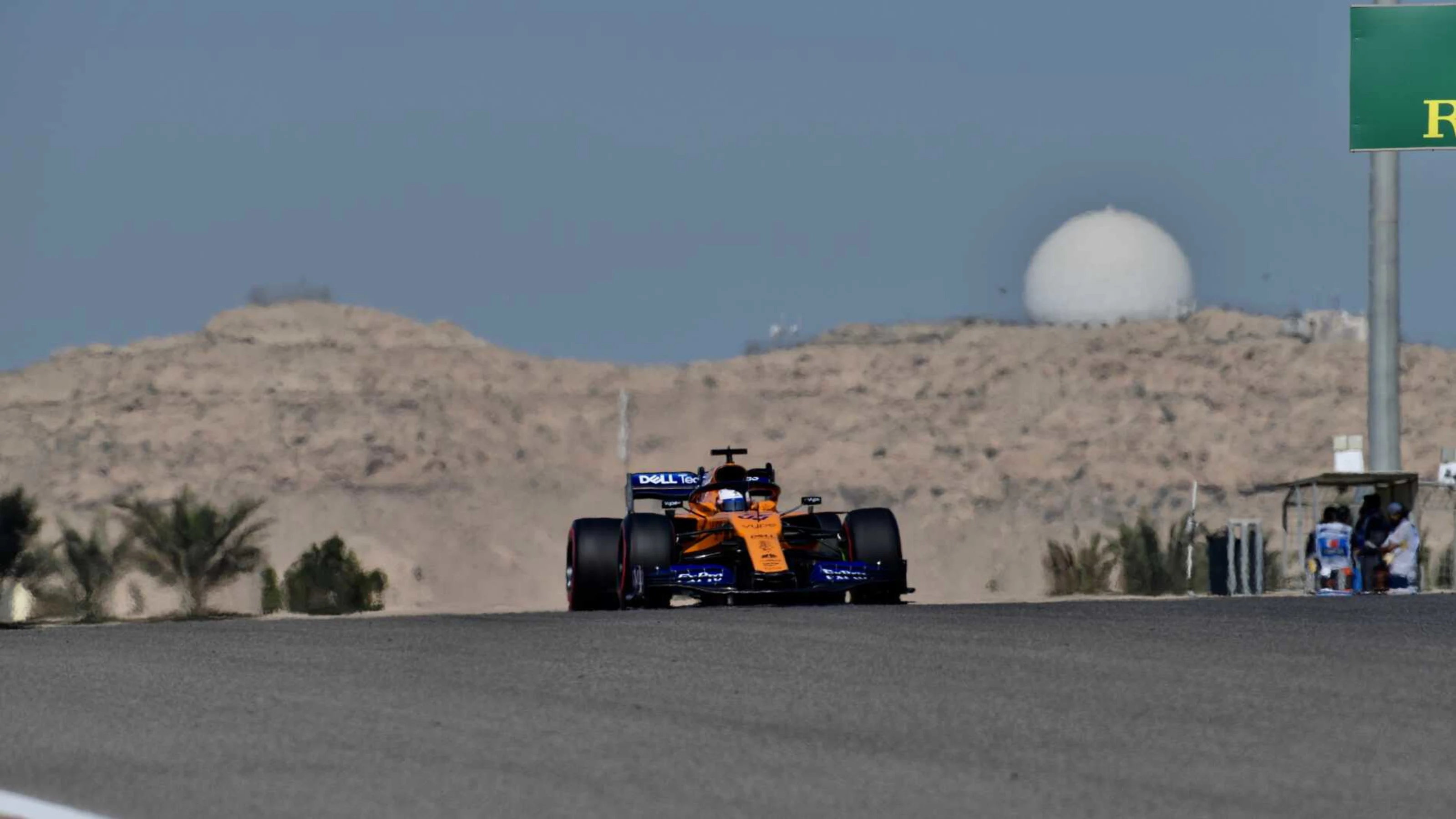 BAHRAIN INTERNATIONAL CIRCUIT, BAHRAIN - MARCH 29: Carlos Sainz Jr., McLaren MCL34 during the