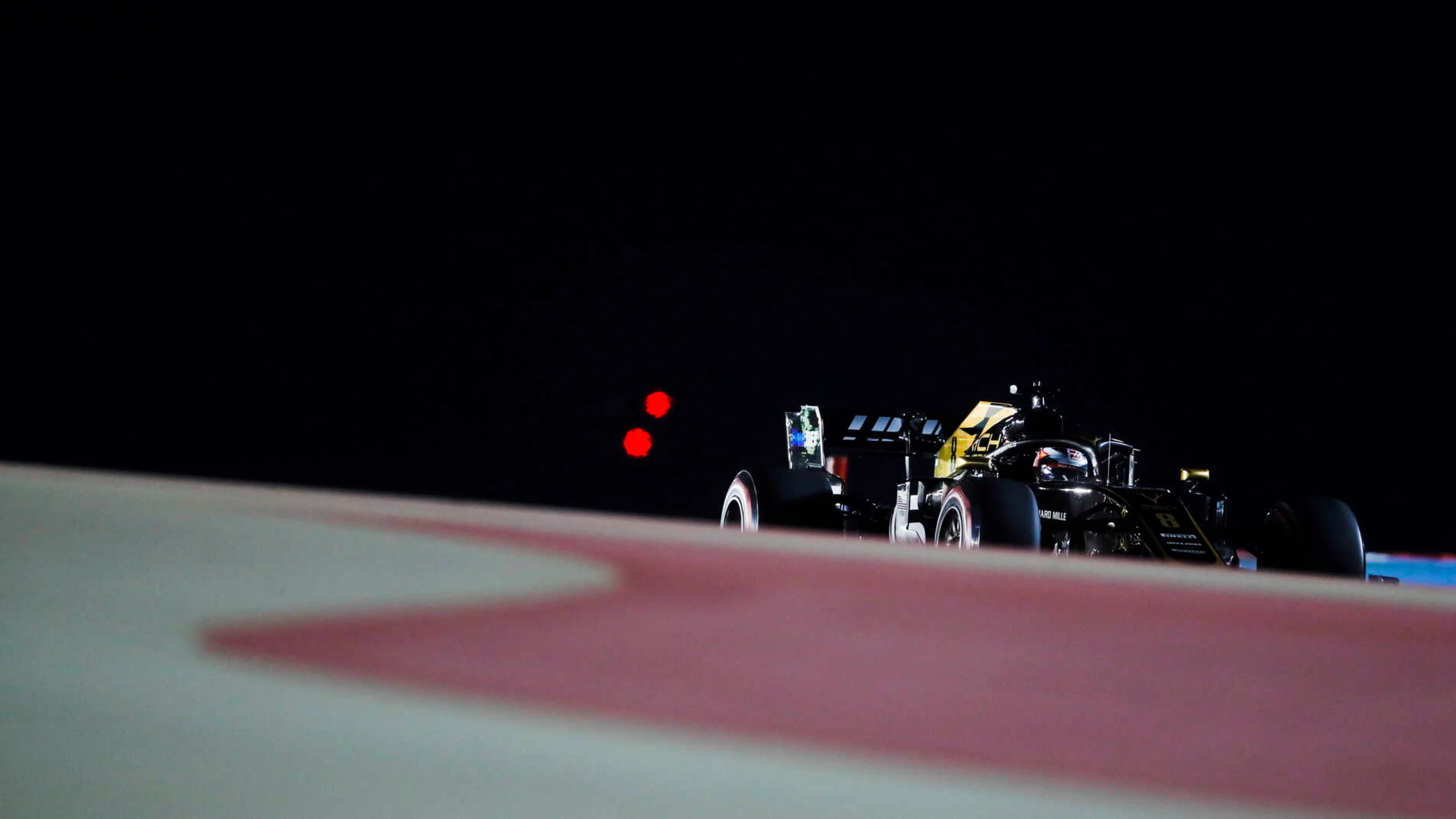 BAHRAIN INTERNATIONAL CIRCUIT, BAHRAIN - MARCH 29: Romain Grosjean, Haas VF-19 during the Bahrain