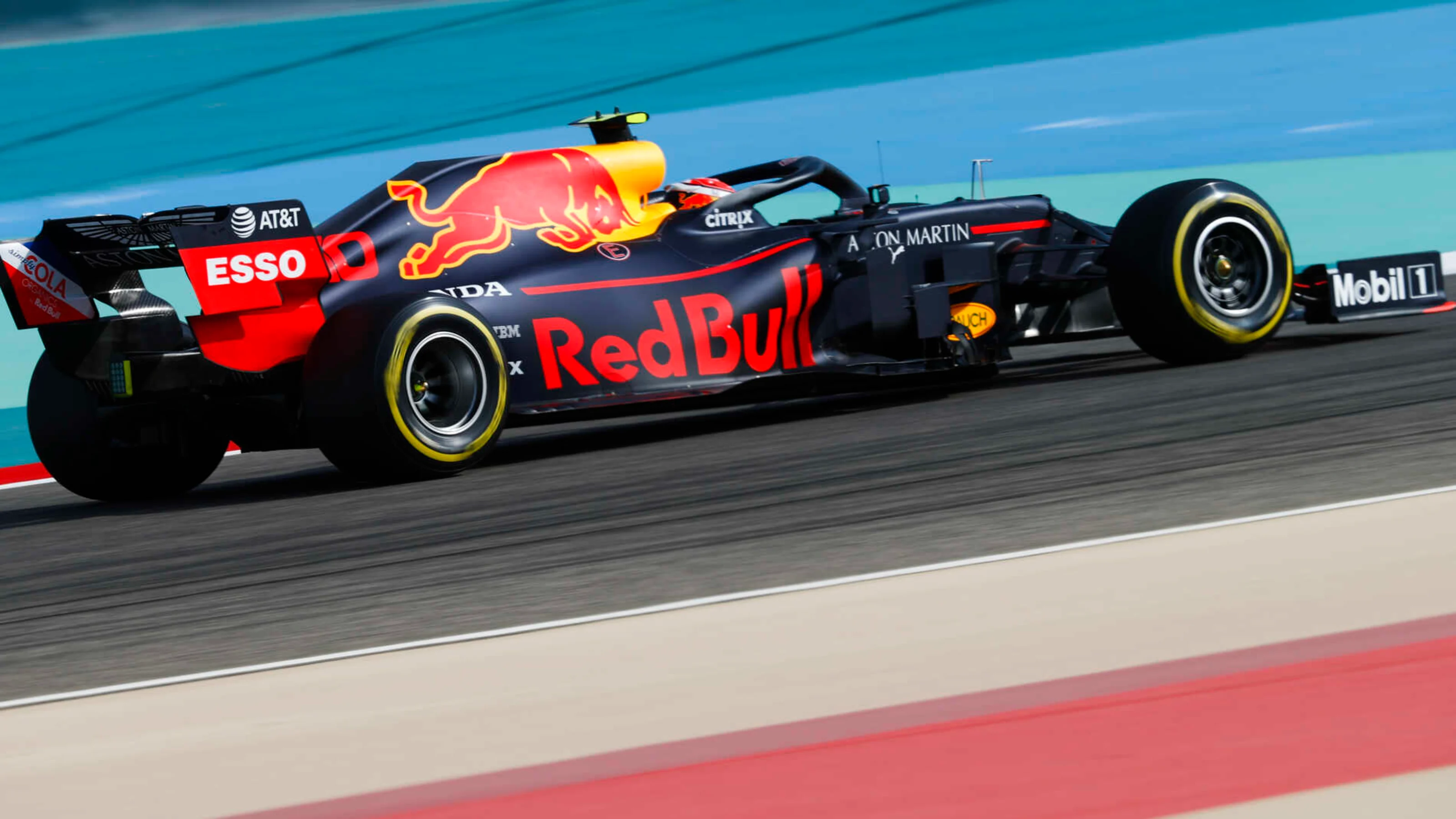 BAHRAIN INTERNATIONAL CIRCUIT, BAHRAIN - MARCH 30: Pierre Gasly, Red Bull Racing RB15 during the