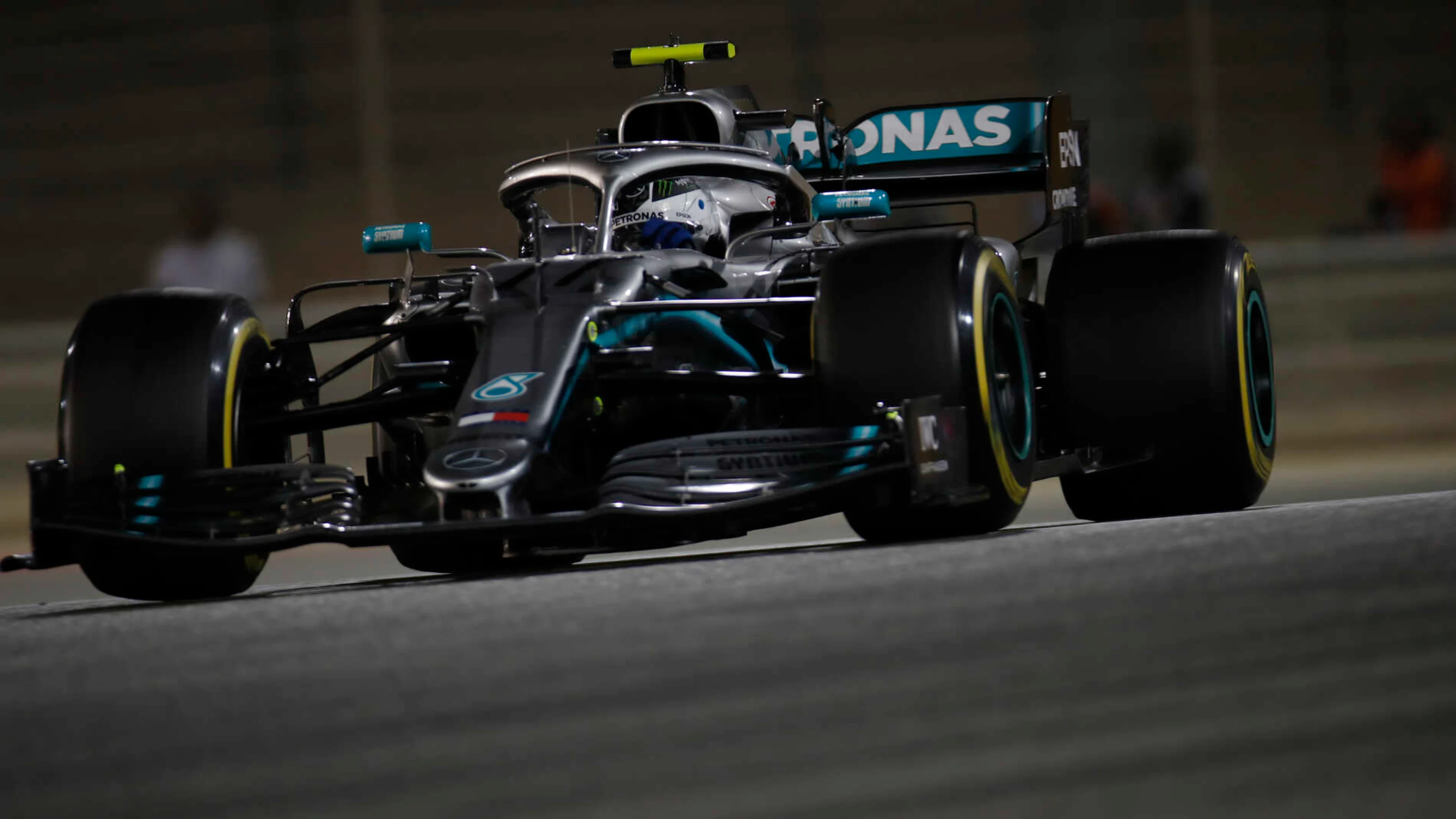 BAHRAIN INTERNATIONAL CIRCUIT, BAHRAIN - MARCH 31: Valtteri Bottas, Mercedes AMG W10 during the