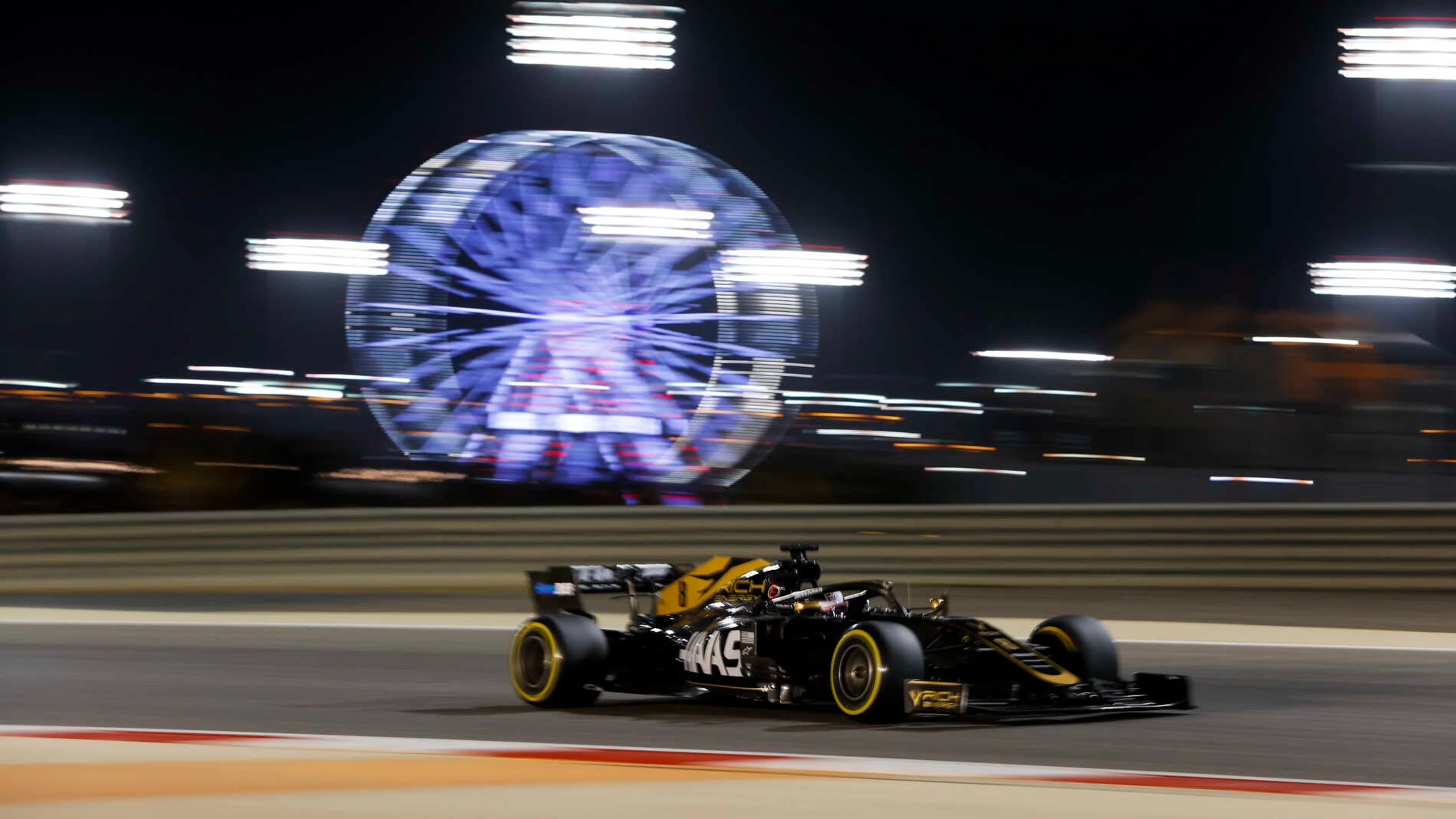 BAHRAIN INTERNATIONAL CIRCUIT, BAHRAIN - MARCH 31: Romain Grosjean, Haas VF-19 during the Bahrain