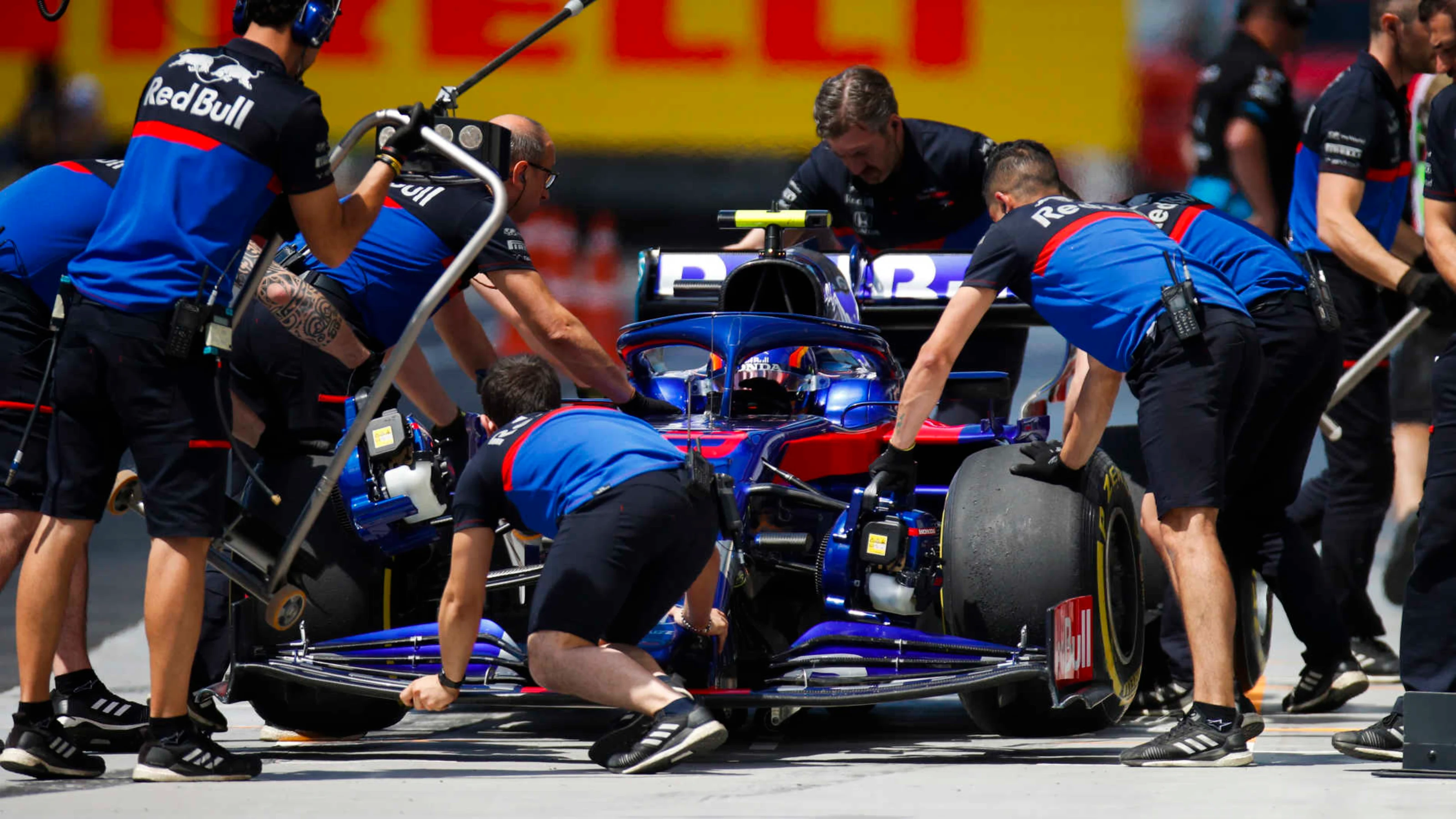 CIRCUIT GILLES-VILLENEUVE, CANADA - JUNE 07: Alexander Albon, Toro Rosso STR14, in the pits during