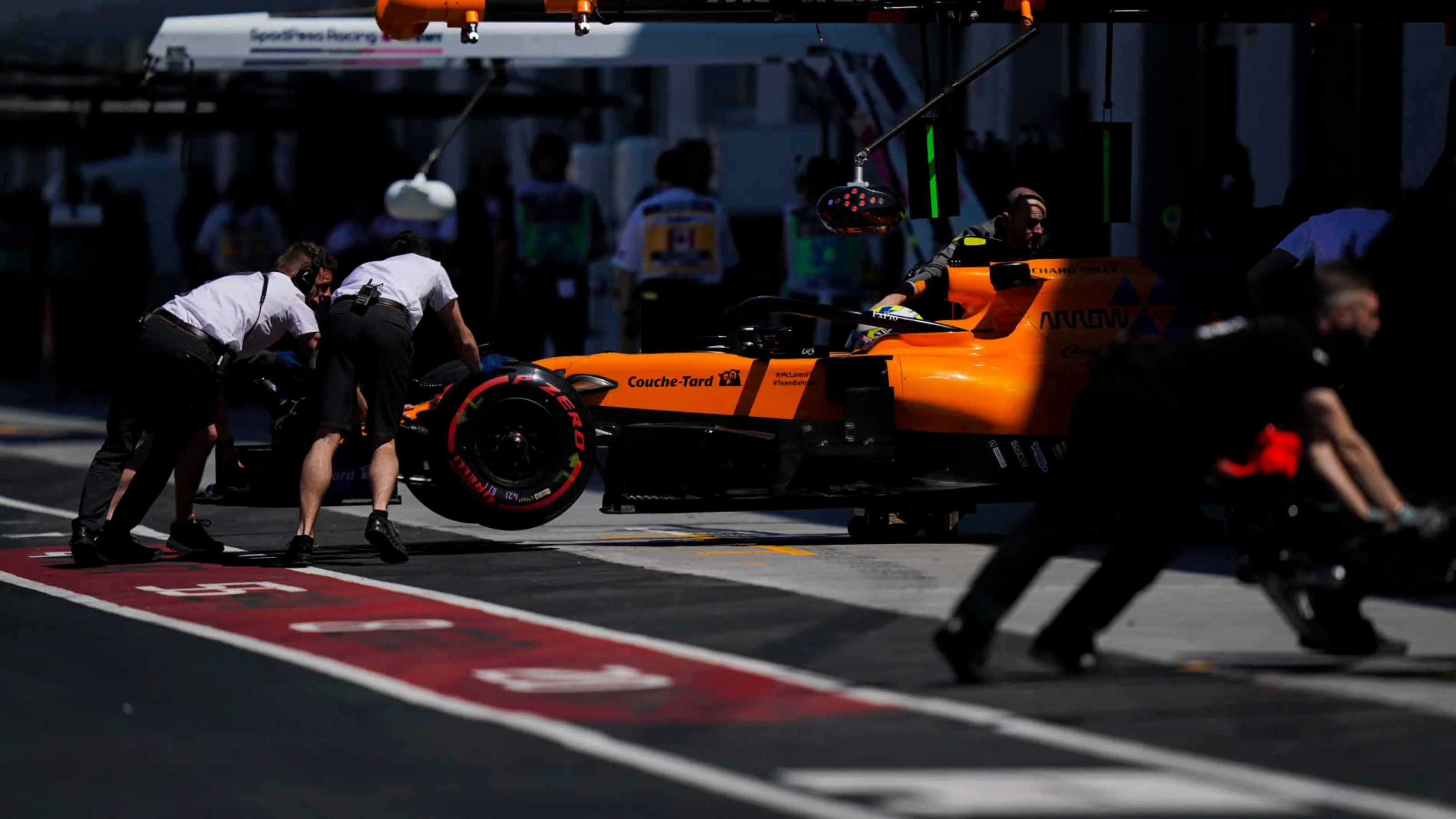 CIRCUIT GILLES-VILLENEUVE, CANADA - JUNE 07: Lando Norris, McLaren MCL34, is returned to the garage