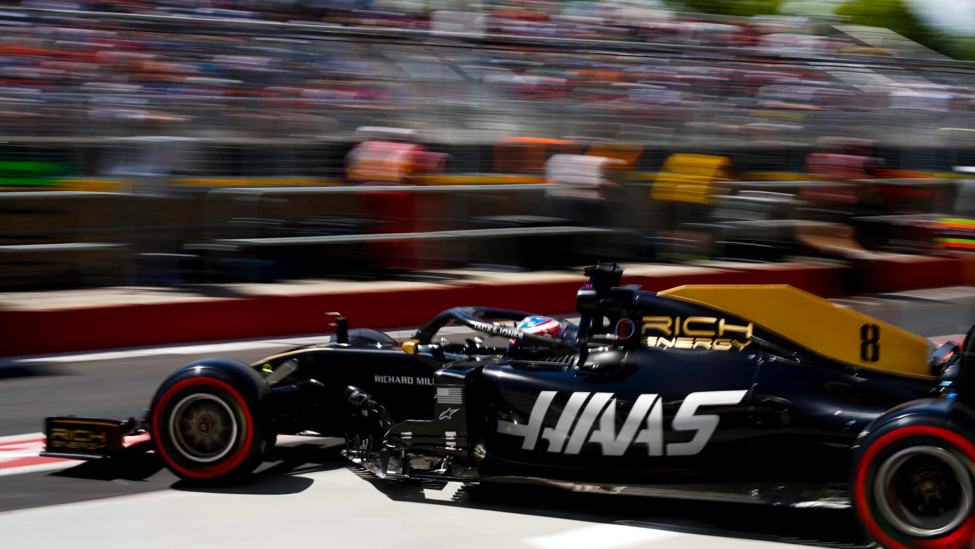CIRCUIT GILLES-VILLENEUVE, CANADA - JUNE 08: Romain Grosjean, Haas VF-19, leaves the garage during