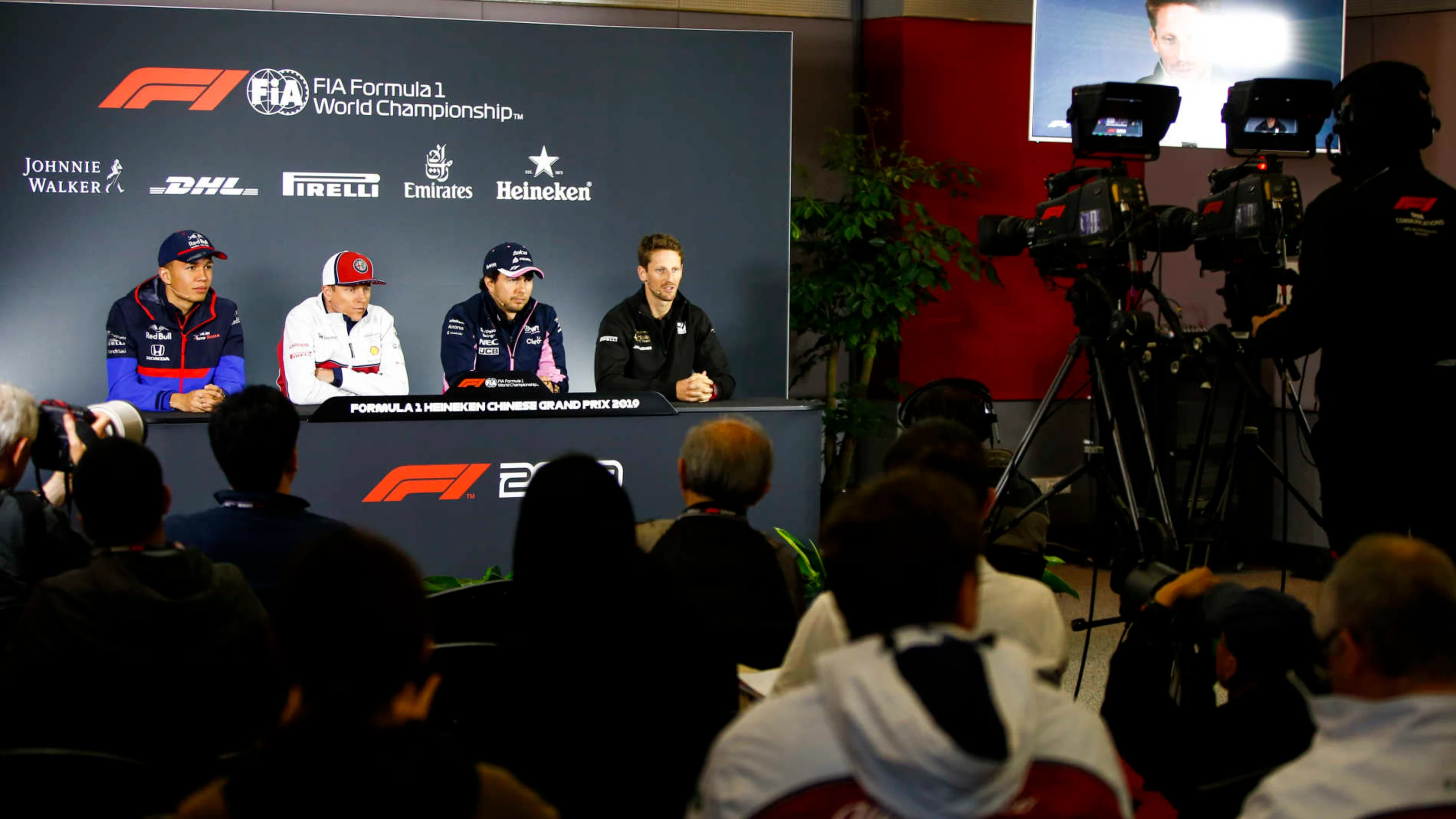 SHANGHAI INTERNATIONAL CIRCUIT, CHINA - APRIL 11: Alexander Albon, Toro Rosso, Kimi Raikkonen, Alfa
