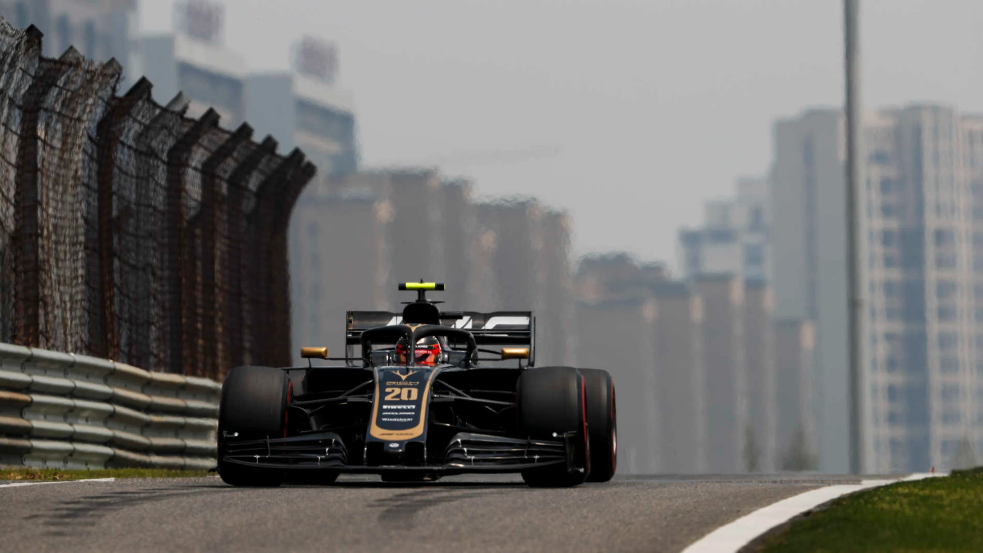 SHANGHAI INTERNATIONAL CIRCUIT, CHINA - APRIL 12: Kevin Magnussen, Haas VF-19 during the Chinese GP