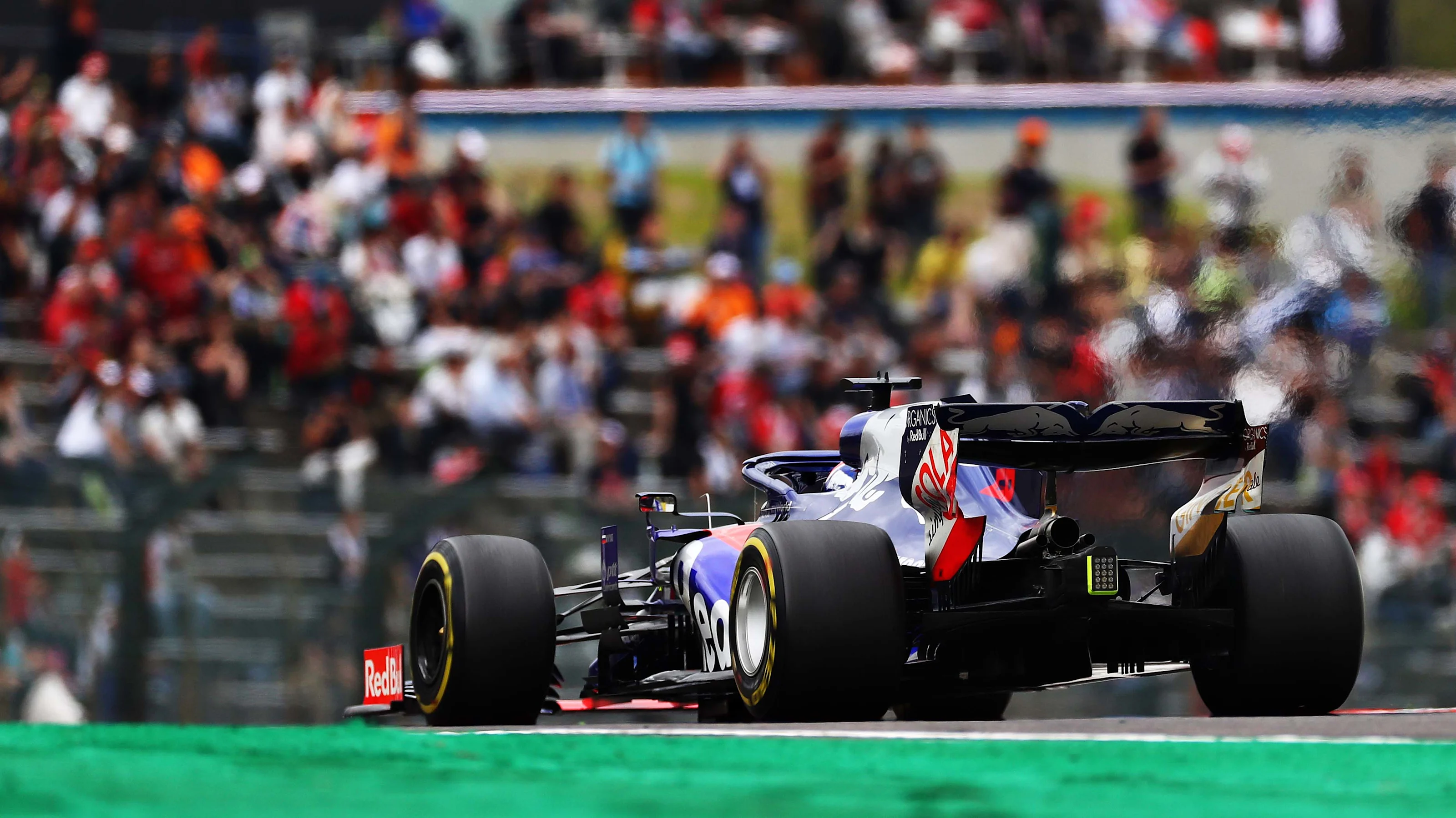 SUZUKA, JAPAN - OCTOBER 11: Daniil Kvyat driving the (26) Scuderia Toro Rosso STR14 Honda on track