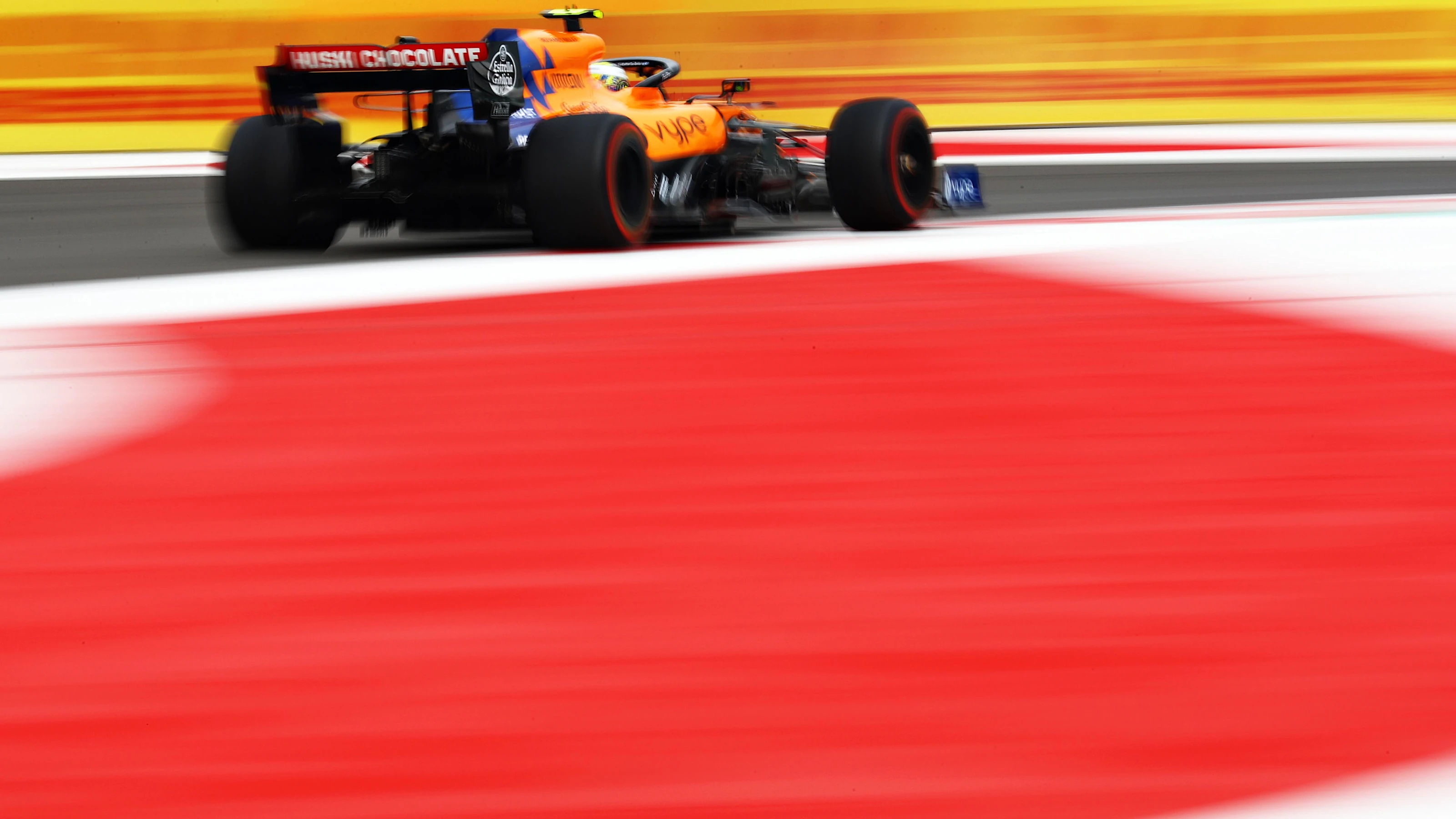 MEXICO CITY, MEXICO - OCTOBER 25: Lando Norris of Great Britain driving the (4) McLaren F1 Team