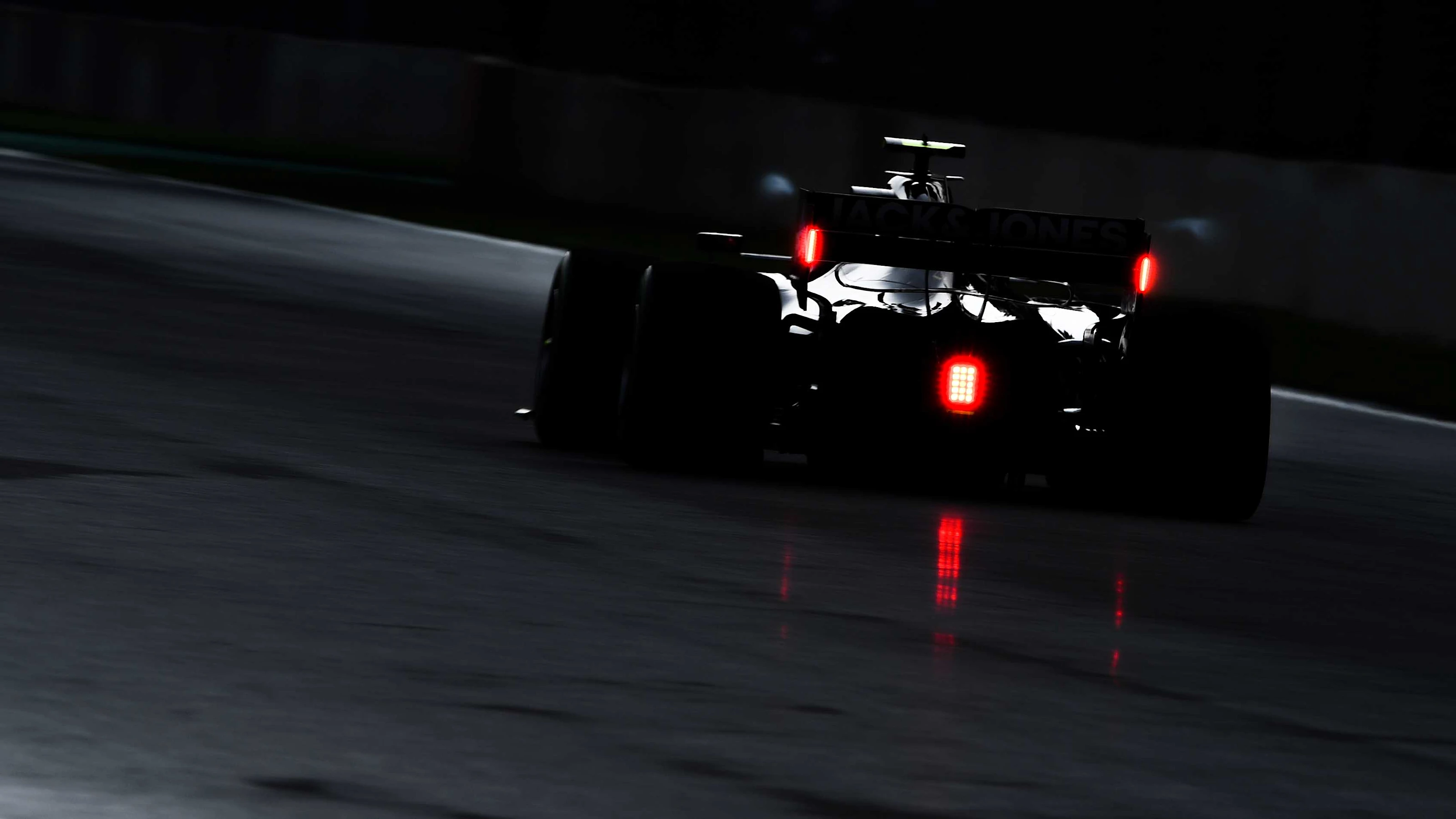 MEXICO CITY, MEXICO - OCTOBER 26: Kevin Magnussen of Denmark driving the (20) Haas F1 Team VF-19