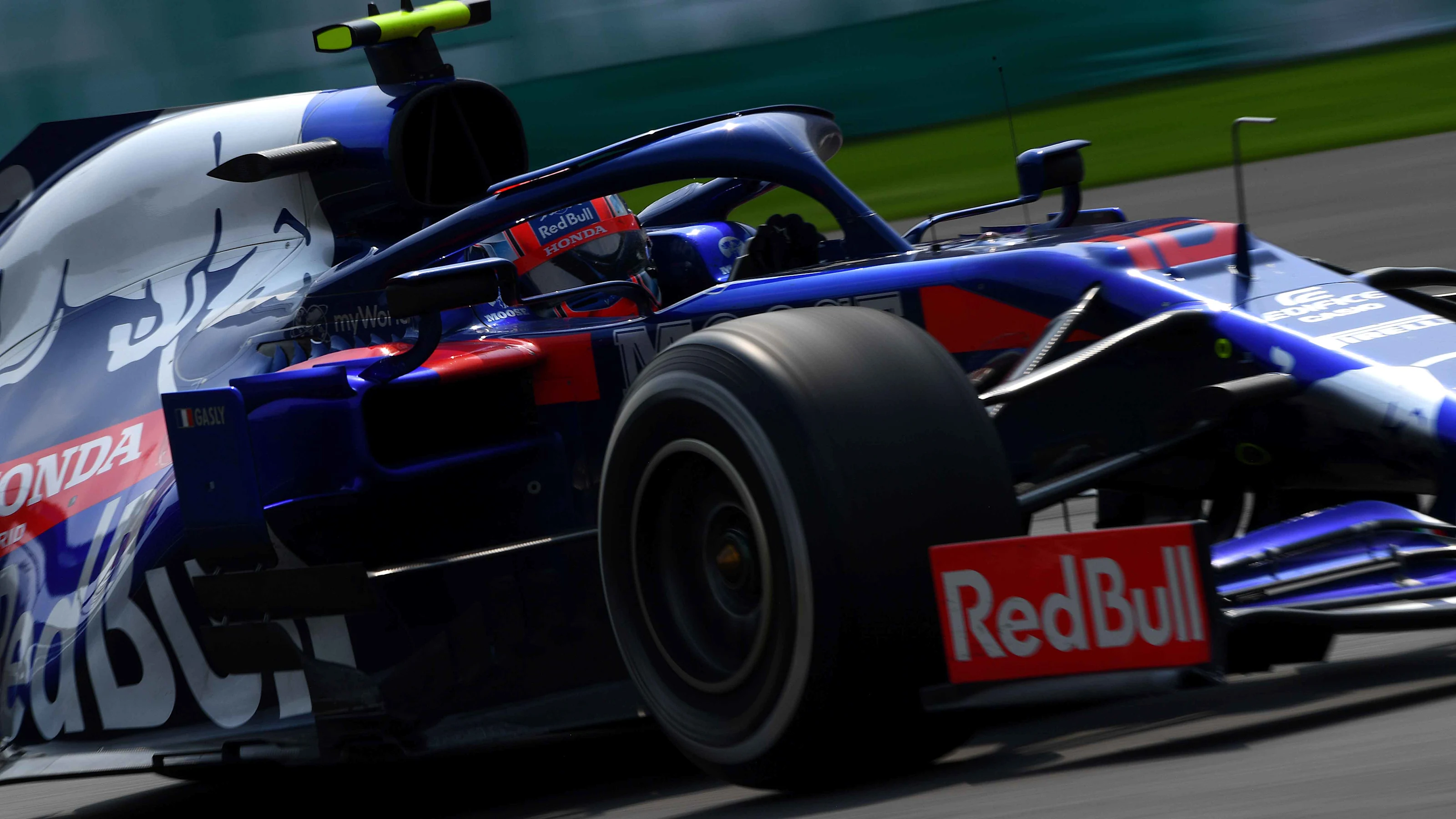 MEXICO CITY, MEXICO - OCTOBER 27: Pierre Gasly of France driving the (10) Scuderia Toro Rosso STR14