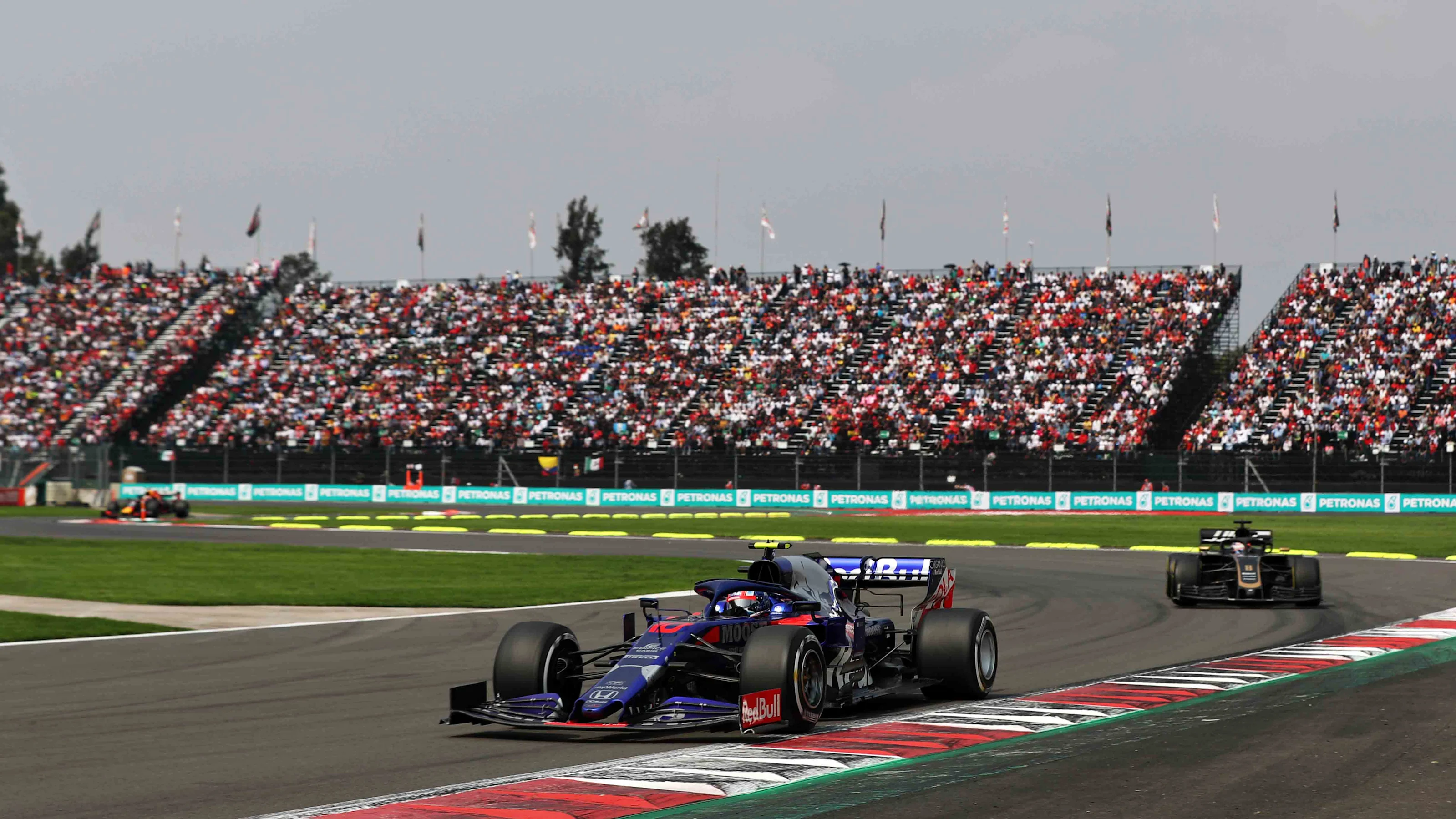 MEXICO CITY, MEXICO - OCTOBER 27: Pierre Gasly of France driving the (10) Scuderia Toro Rosso STR14