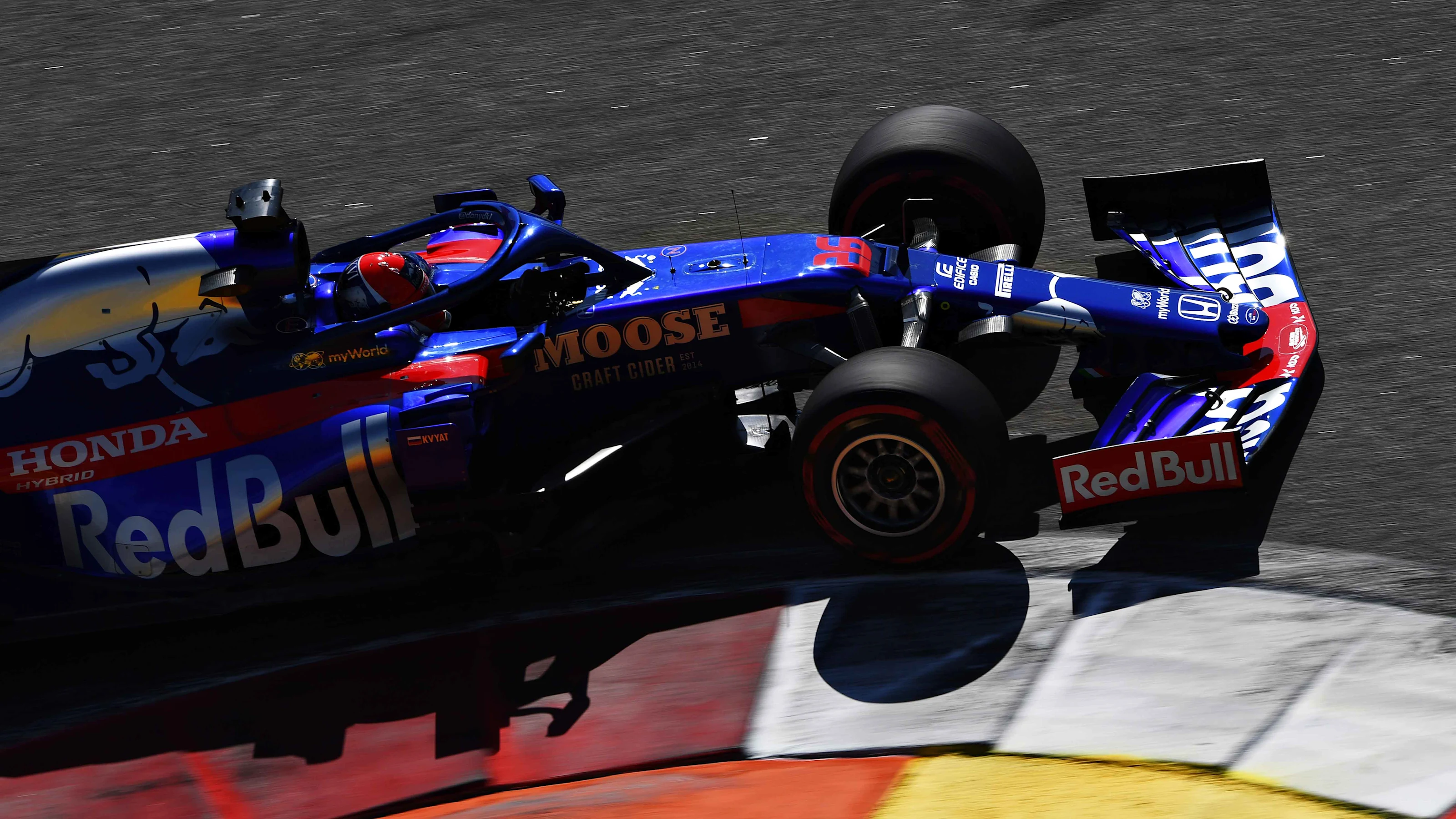 SOCHI, RUSSIA - SEPTEMBER 29: Daniil Kvyat driving the (26) Scuderia Toro Rosso STR14 Honda on the