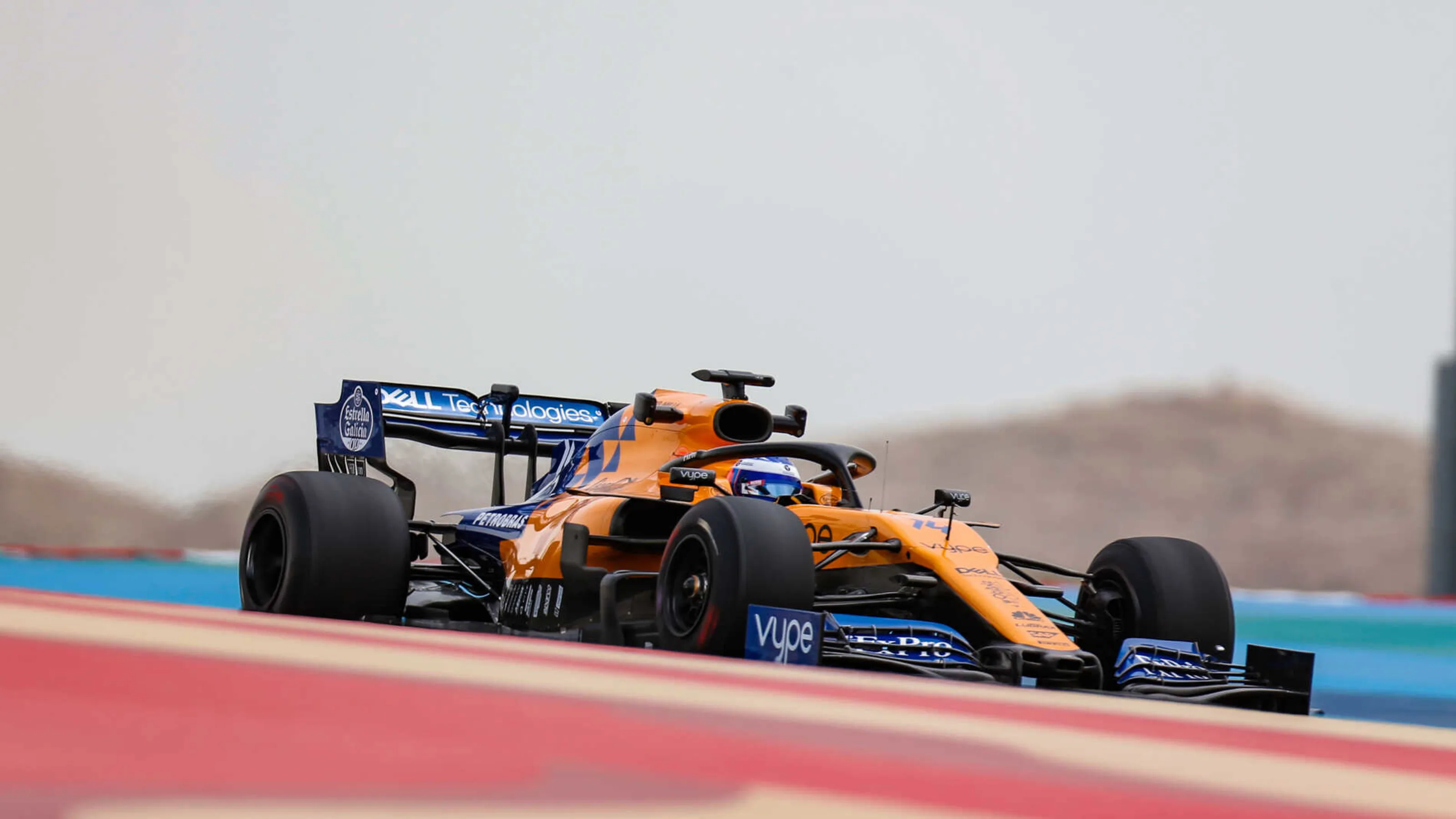 BAHRAIN INTERNATIONAL CIRCUIT, BAHRAIN - APRIL 02: Fernando Alonso, McLaren MCL34 during the