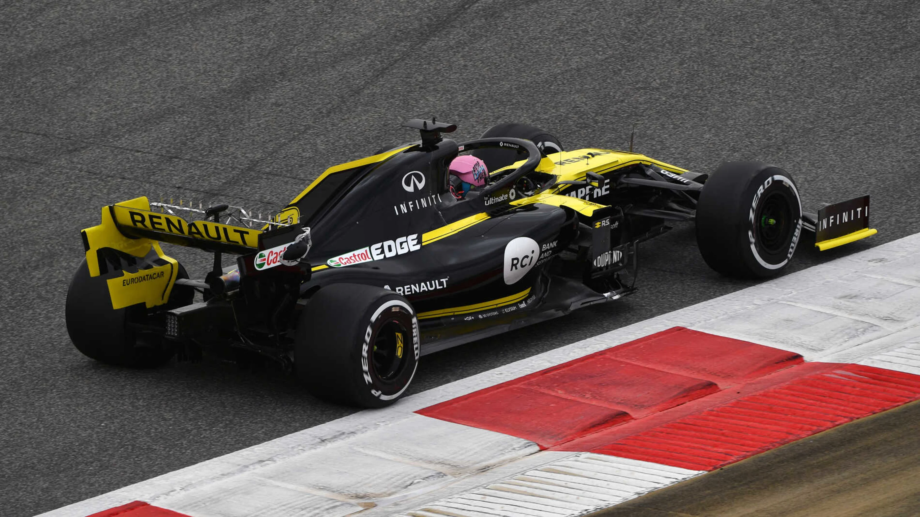 BAHRAIN INTERNATIONAL CIRCUIT, BAHRAIN - APRIL 02: Daniel Ricciardo, Renault R.S.19 during the