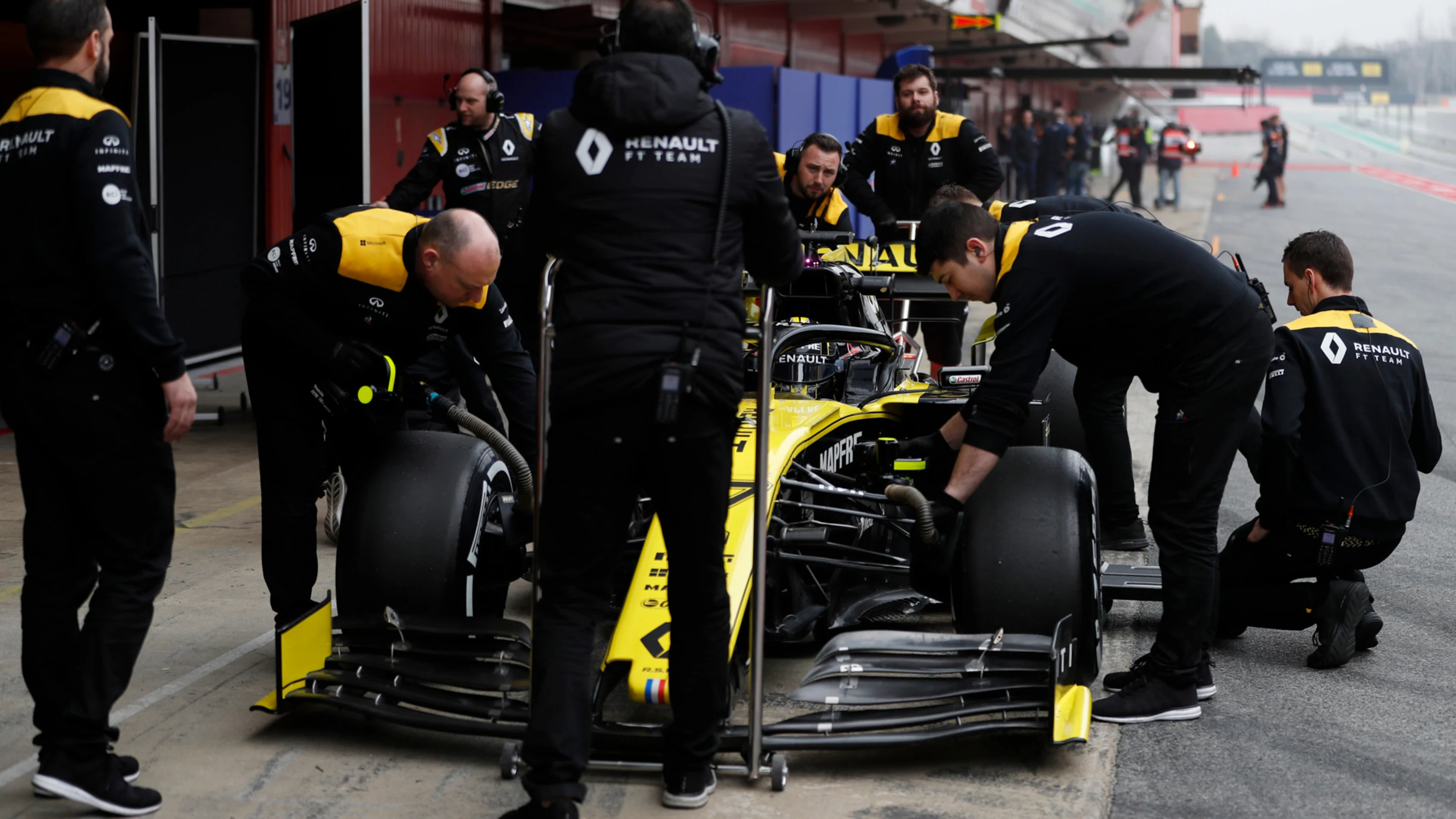 CIRCUIT DE BARCELONA-CATALUNYA, SPAIN - FEBRUARY 20: Nico Hulkenberg, Renault Sport F1 Team R.S. 19