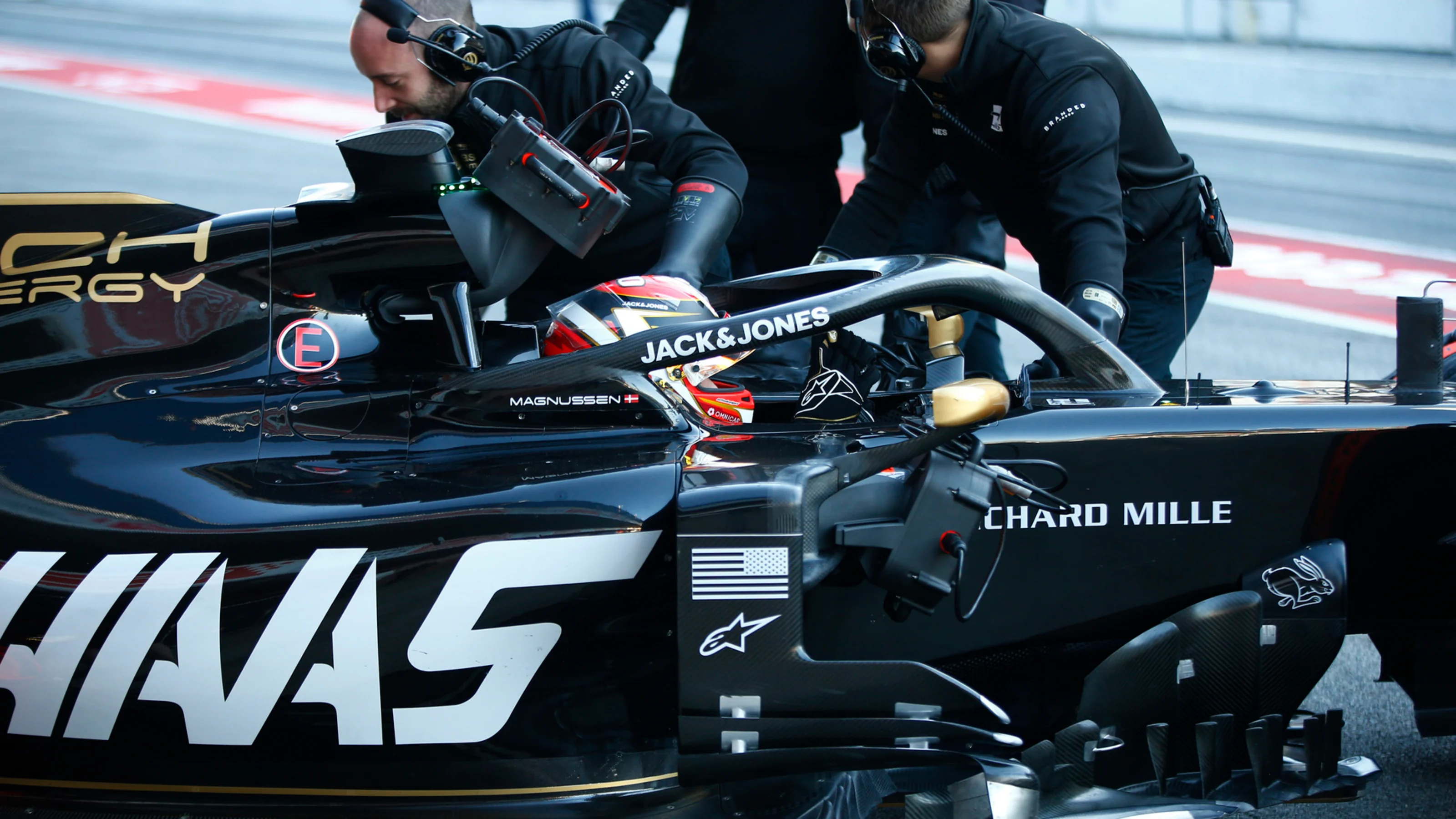 CIRCUIT DE BARCELONA-CATALUNYA, SPAIN - FEBRUARY 26: Kevin Magnussen, Haas F1 Team VF-19 during the