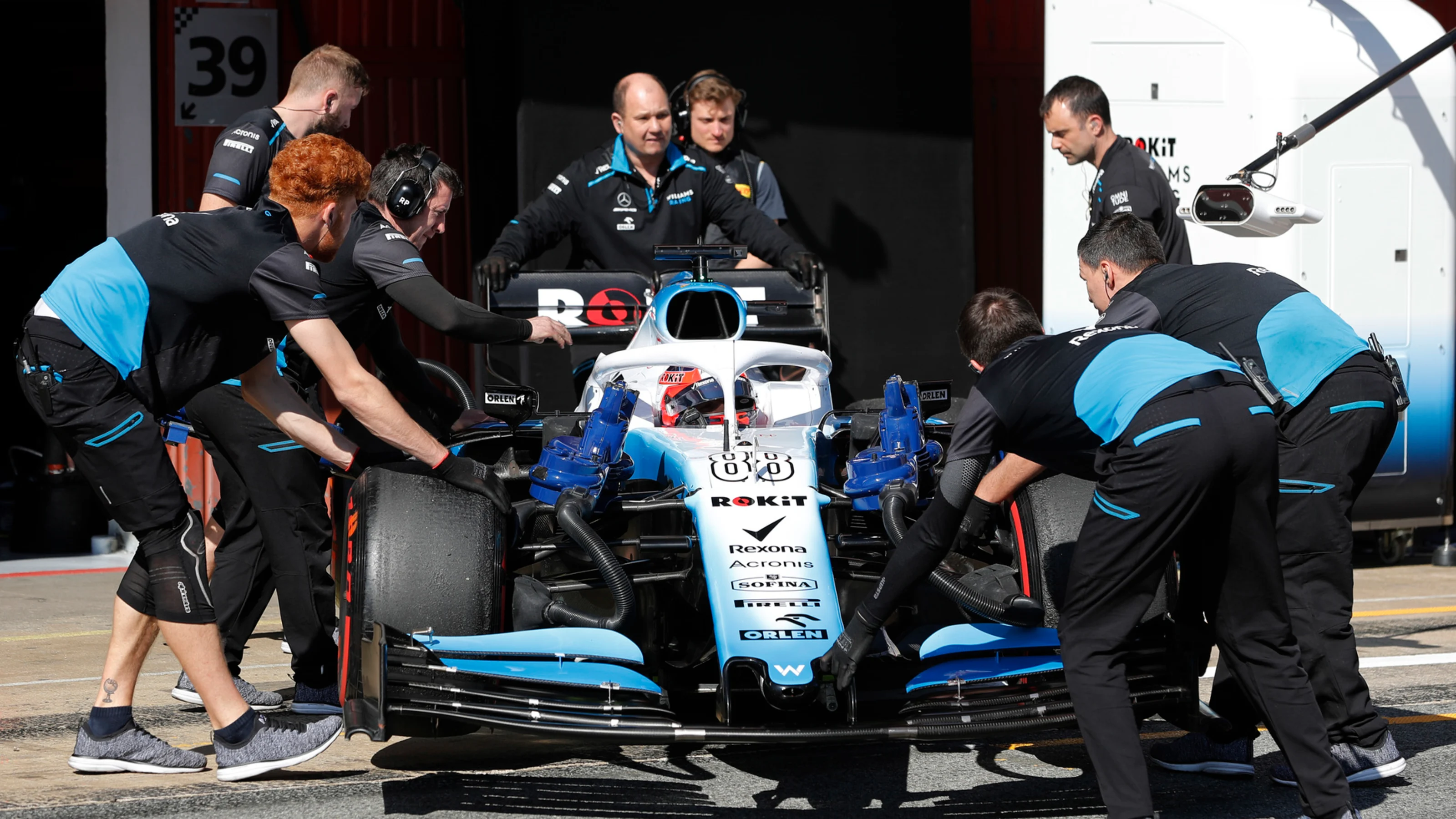 CIRCUIT DE BARCELONA-CATALUNYA, SPAIN - FEBRUARY 27: Robert Kubica, Williams FW42 during the