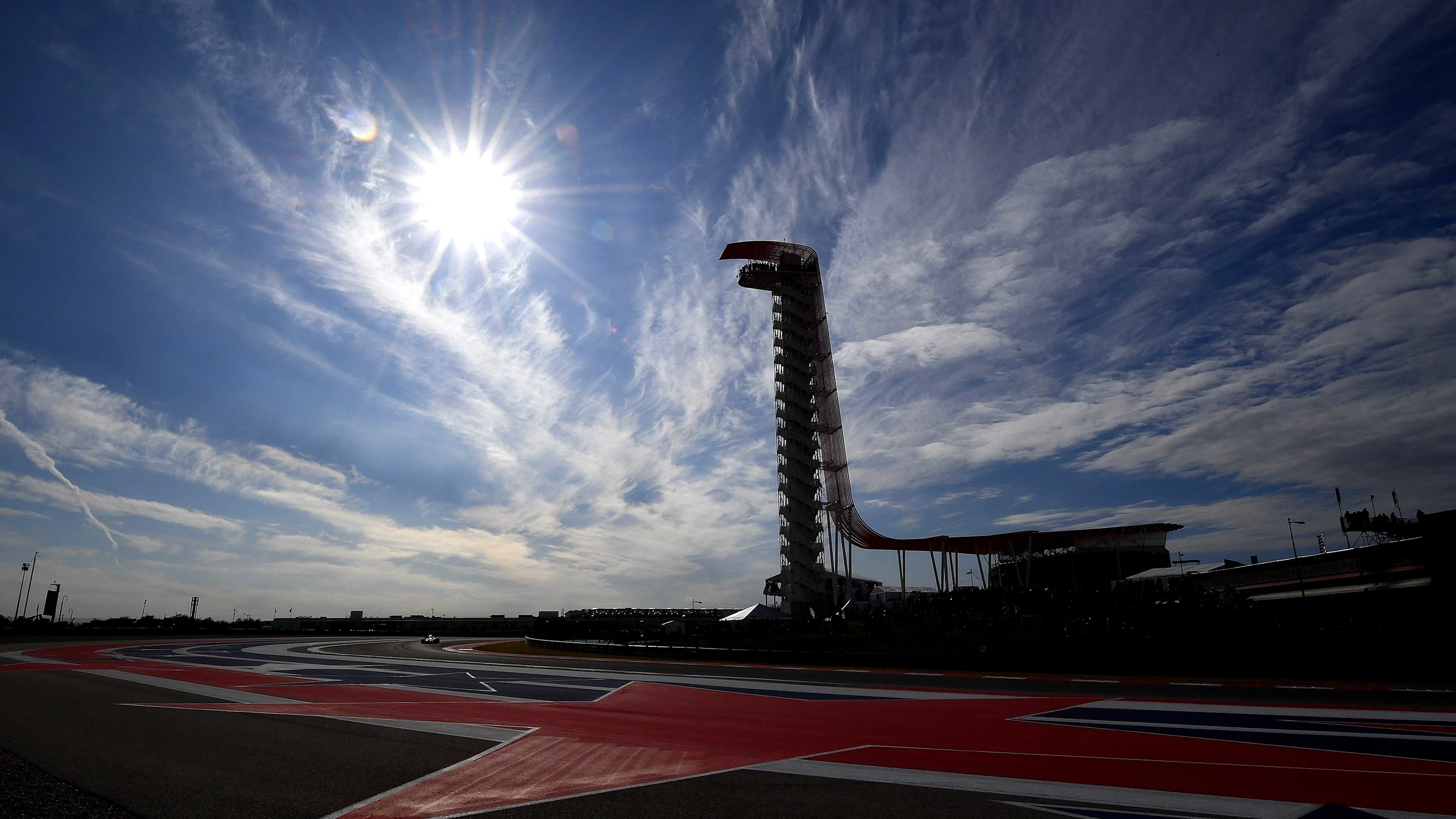 AUSTIN, TEXAS - NOVEMBER 01: George Russell of Great Britain driving the (63) Rokit Williams Racing