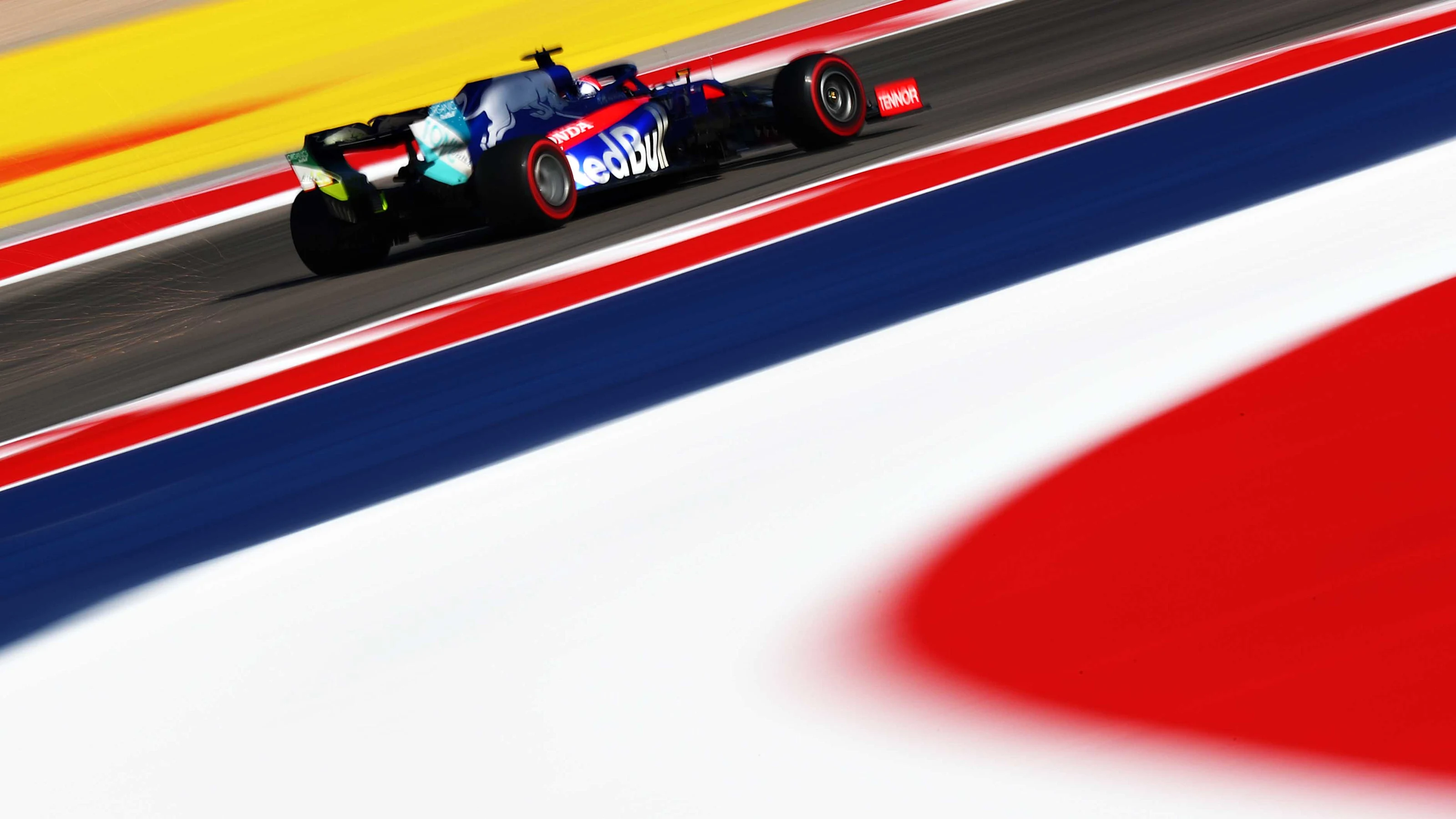 AUSTIN, TEXAS - NOVEMBER 01: Daniil Kvyat driving the (26) Scuderia Toro Rosso STR14 Honda on track