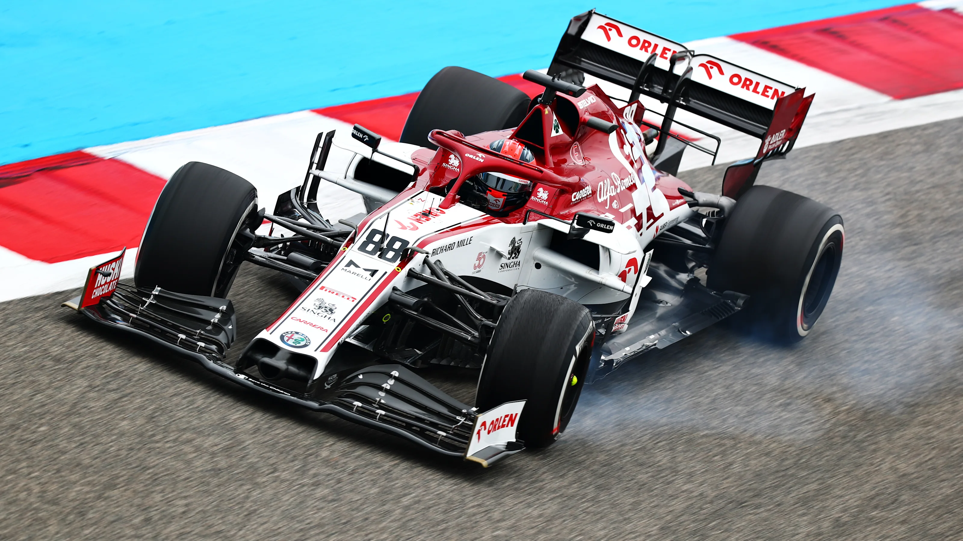 BAHRAIN, BAHRAIN - NOVEMBER 27: Robert Kubica of Poland driving the (88) Alfa Romeo Racing C39