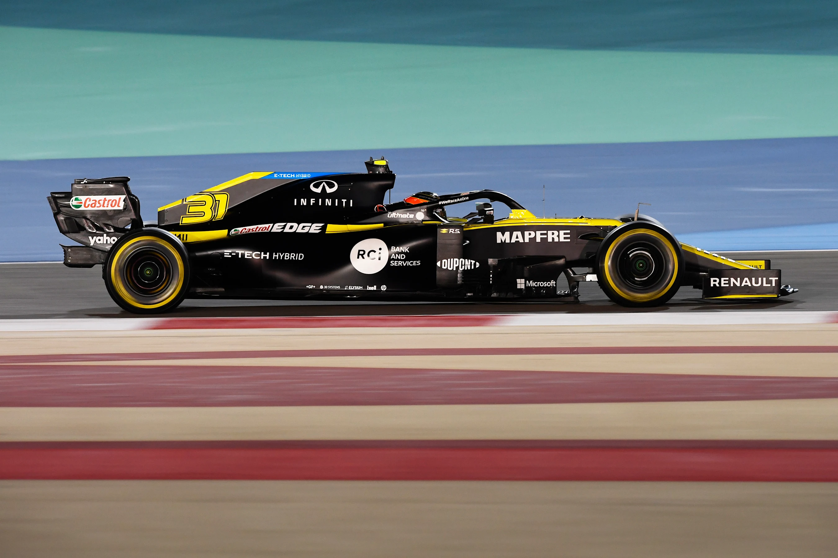 BAHRAIN, BAHRAIN - NOVEMBER 27: Esteban Ocon of France driving the (31) Renault Sport Formula One