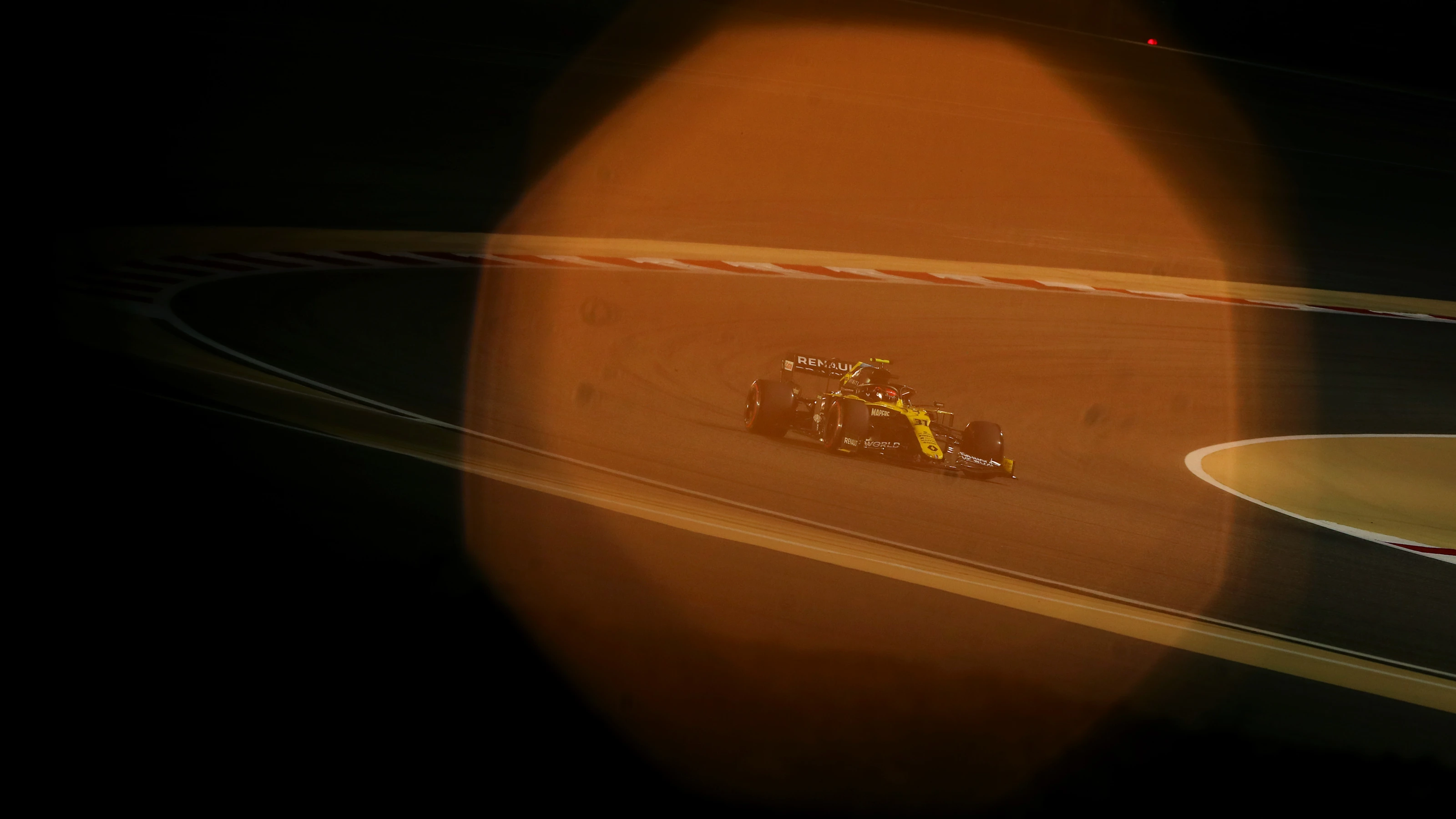 BAHRAIN, BAHRAIN - NOVEMBER 28: Esteban Ocon of France driving the (31) Renault Sport Formula One