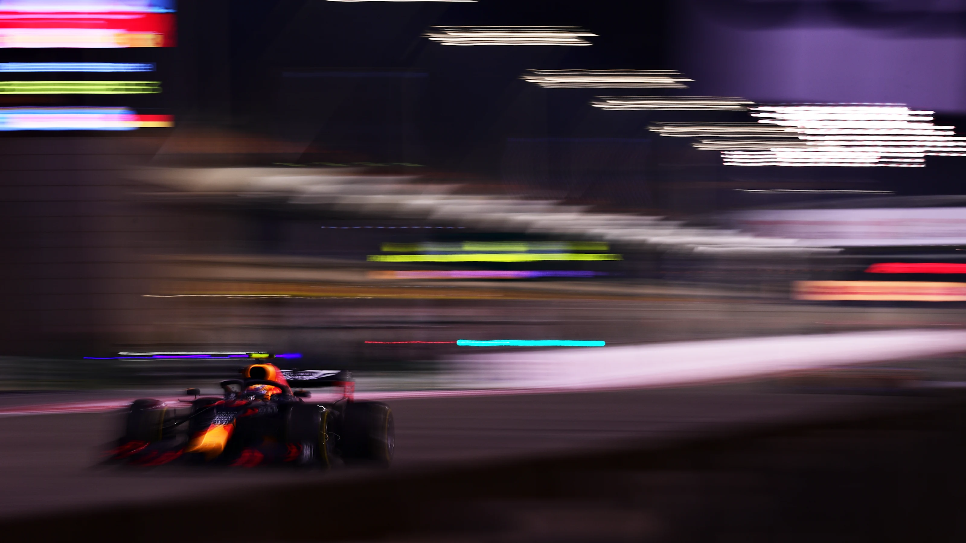 BAHRAIN, BAHRAIN - NOVEMBER 29: Alexander Albon of Thailand driving the (23) Aston Martin Red Bull
