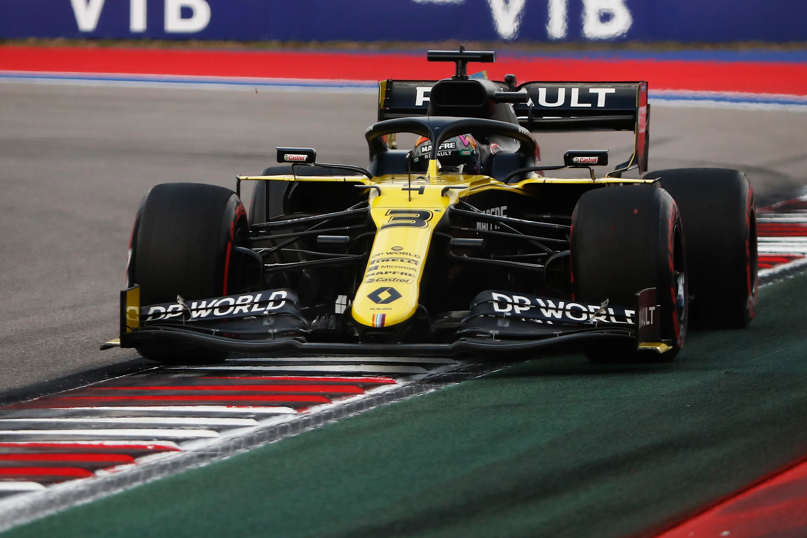 SOCHI, RUSSIA - SEPTEMBER 26: Daniel Ricciardo of Australia driving the (3) Renault Sport Formula