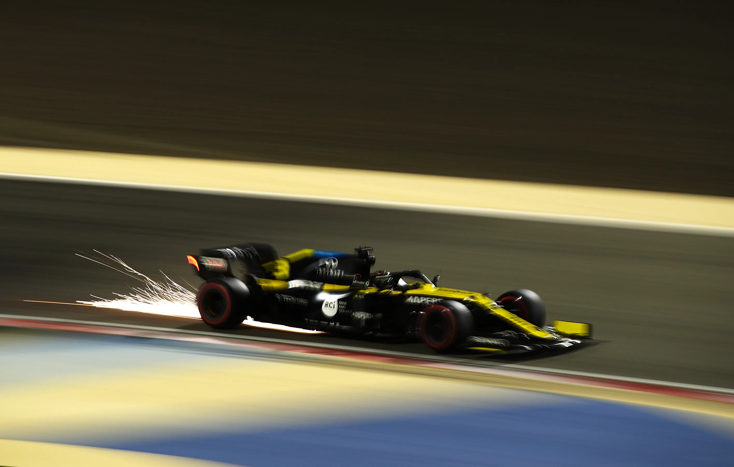 BAHRAIN, BAHRAIN - DECEMBER 04: Daniel Ricciardo of Australia driving the (3) Renault Sport Formula