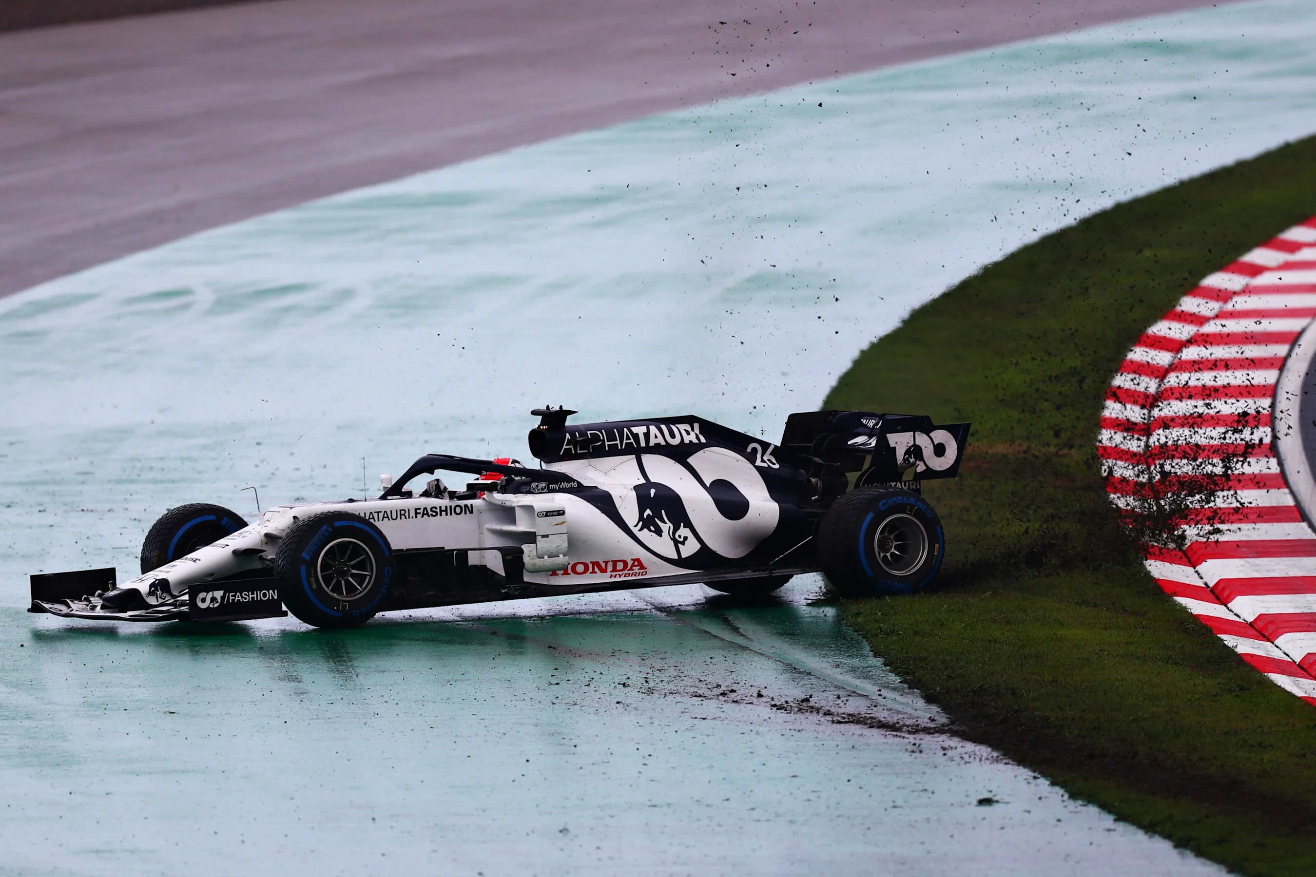 ISTANBUL, TURKEY - NOVEMBER 14: Daniil Kvyat of Russia driving the (26) Scuderia AlphaTauri AT01