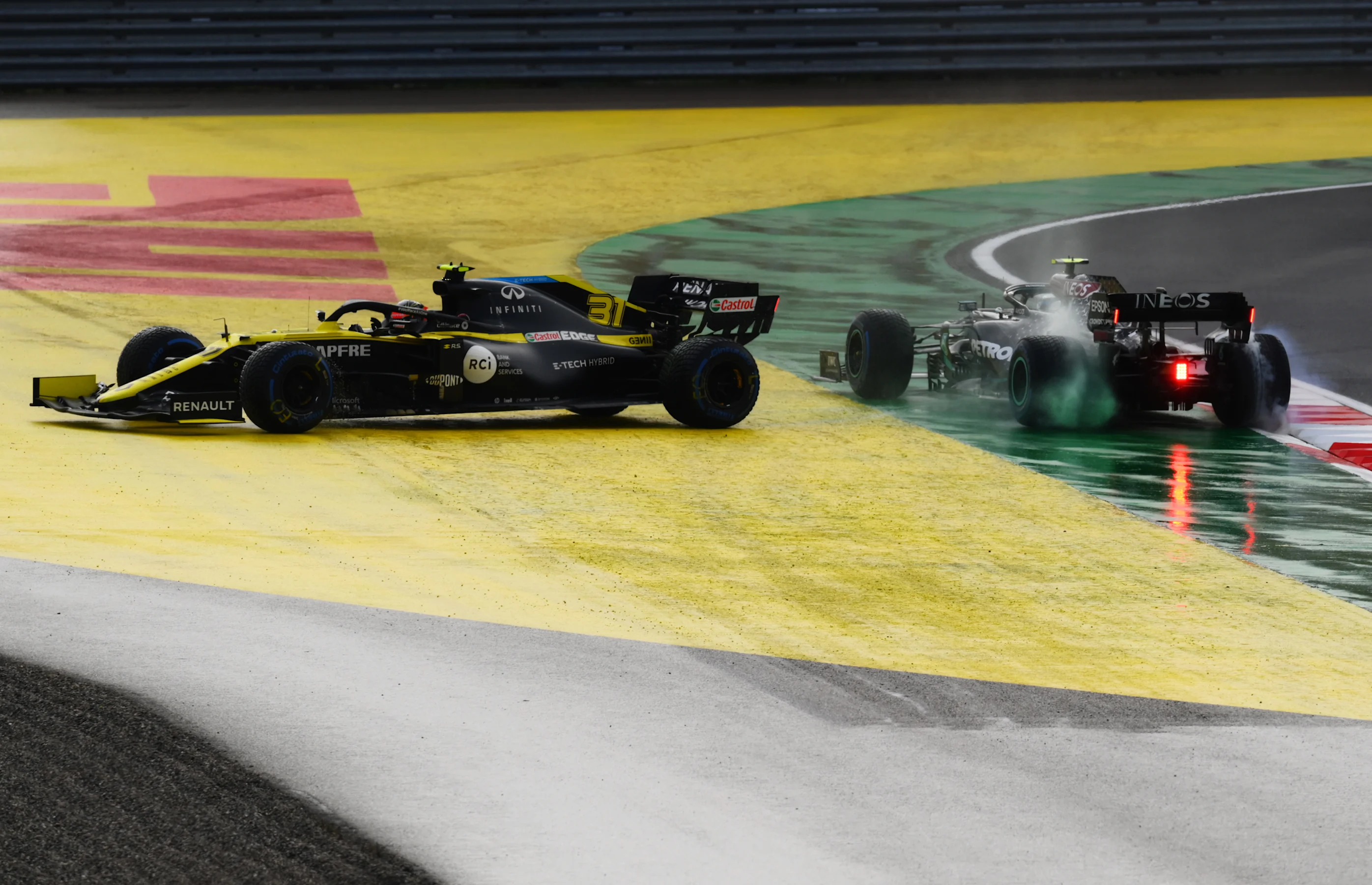 ISTANBUL, TURKEY - NOVEMBER 15: Valtteri Bottas of Finland driving the (77) Mercedes AMG Petronas