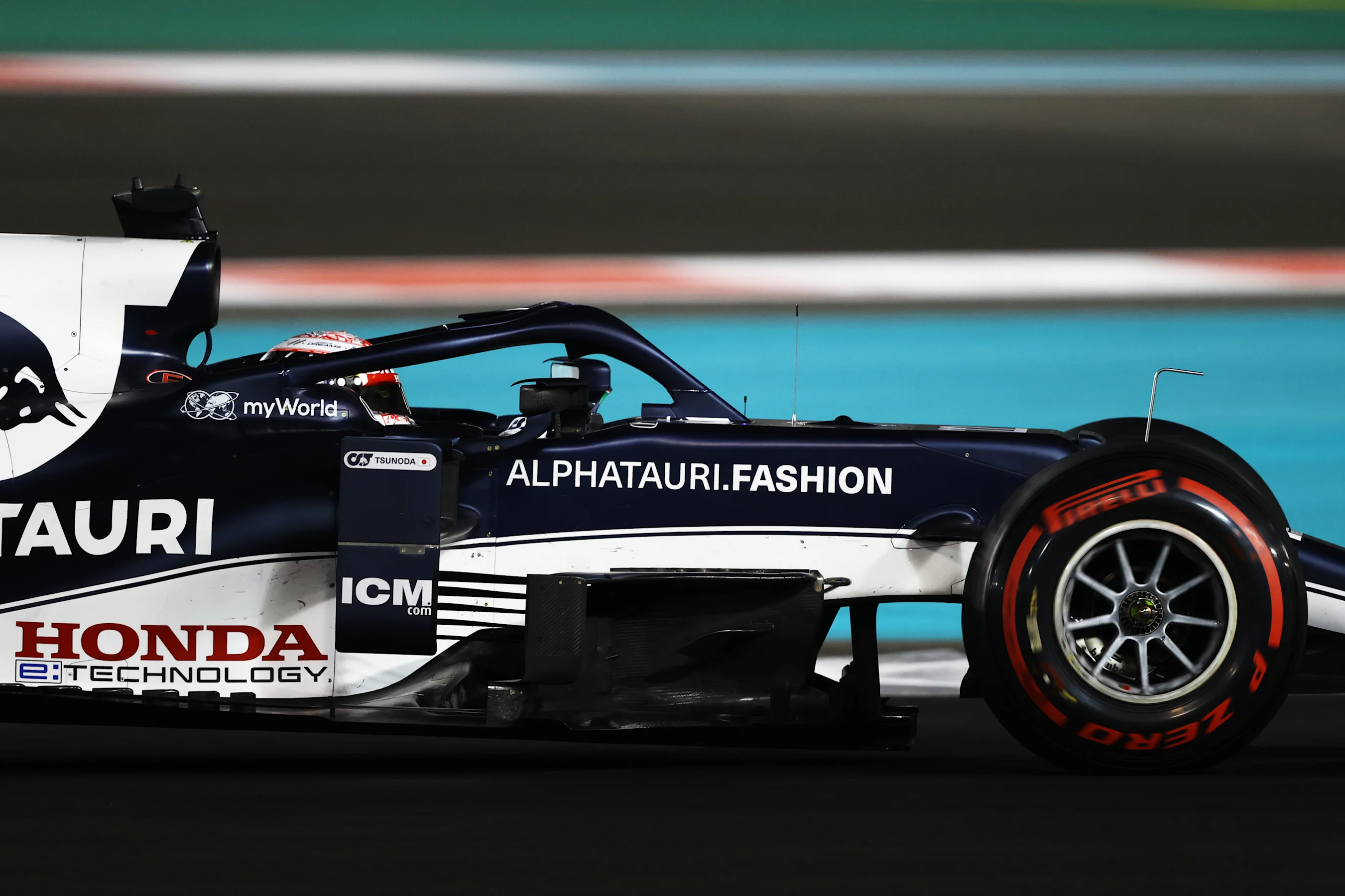 ABU DHABI, UNITED ARAB EMIRATES - DECEMBER 10:Yuki Tsunoda of Japan driving the (22) Scuderia
