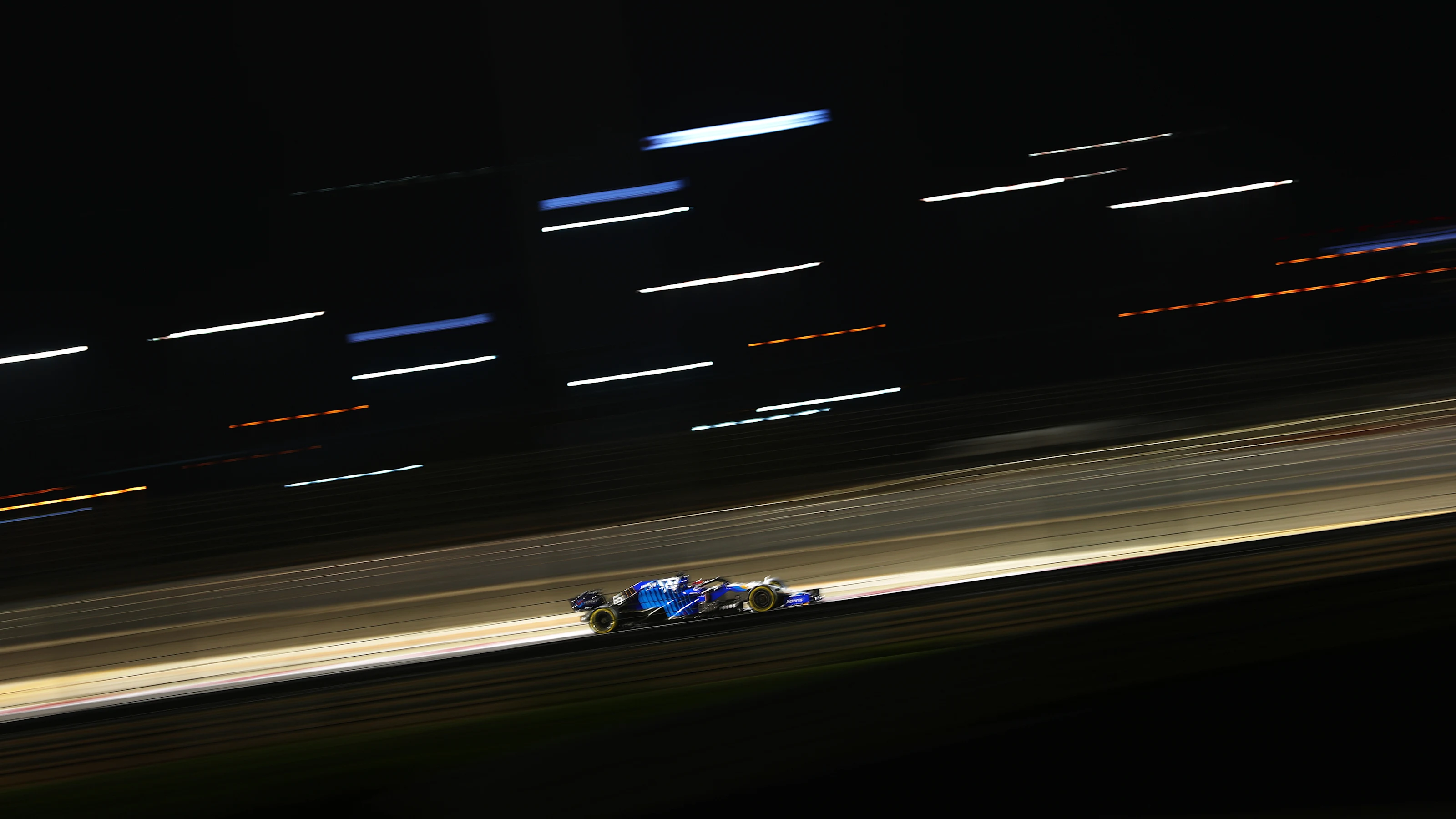 BAHRAIN, BAHRAIN - MARCH 28: George Russell of Great Britain driving the (63) Williams Racing FW43B