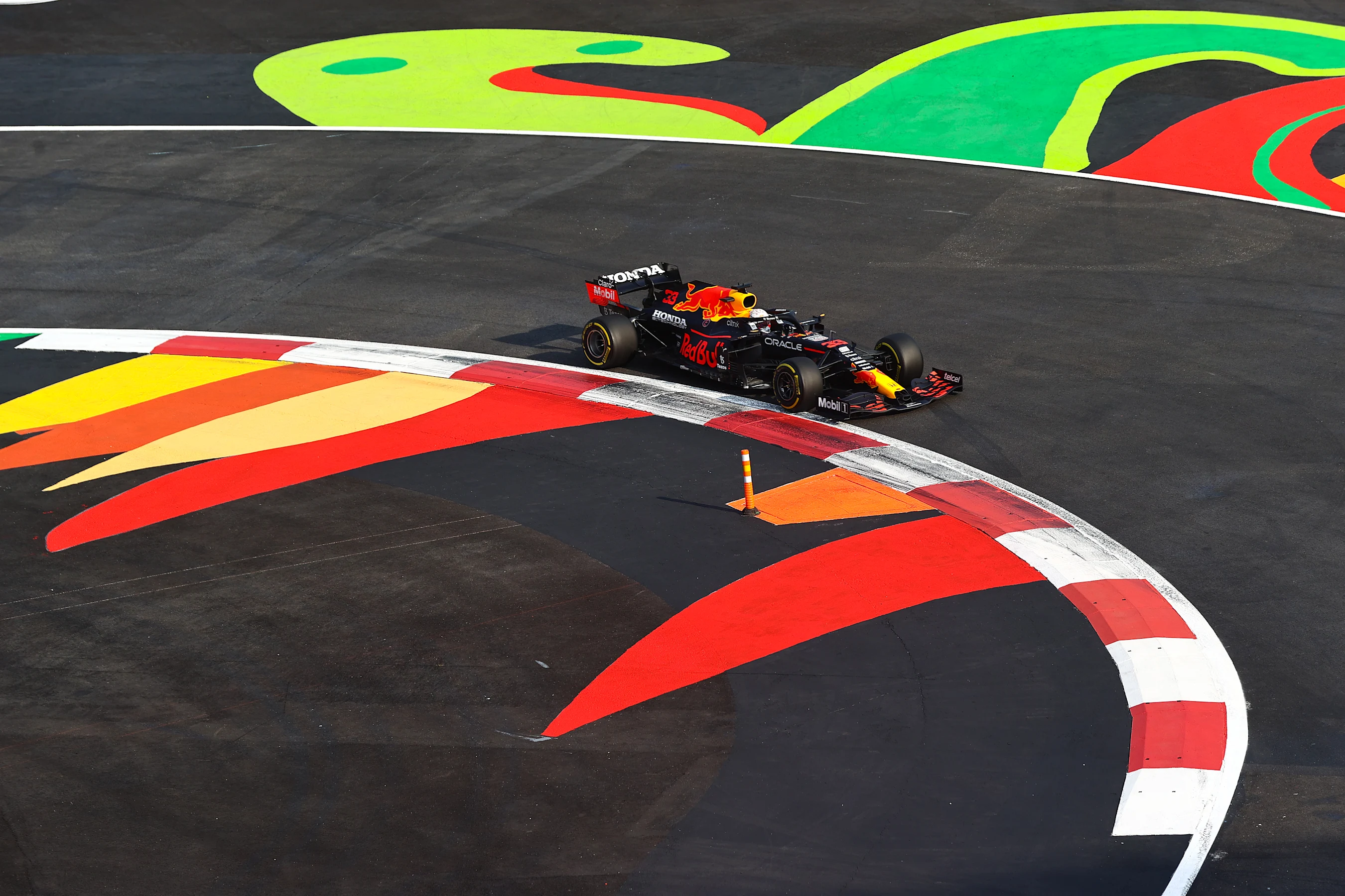 MEXICO CITY, MEXICO - NOVEMBER 05: Max Verstappen of the Netherlands driving the (33) Red Bull