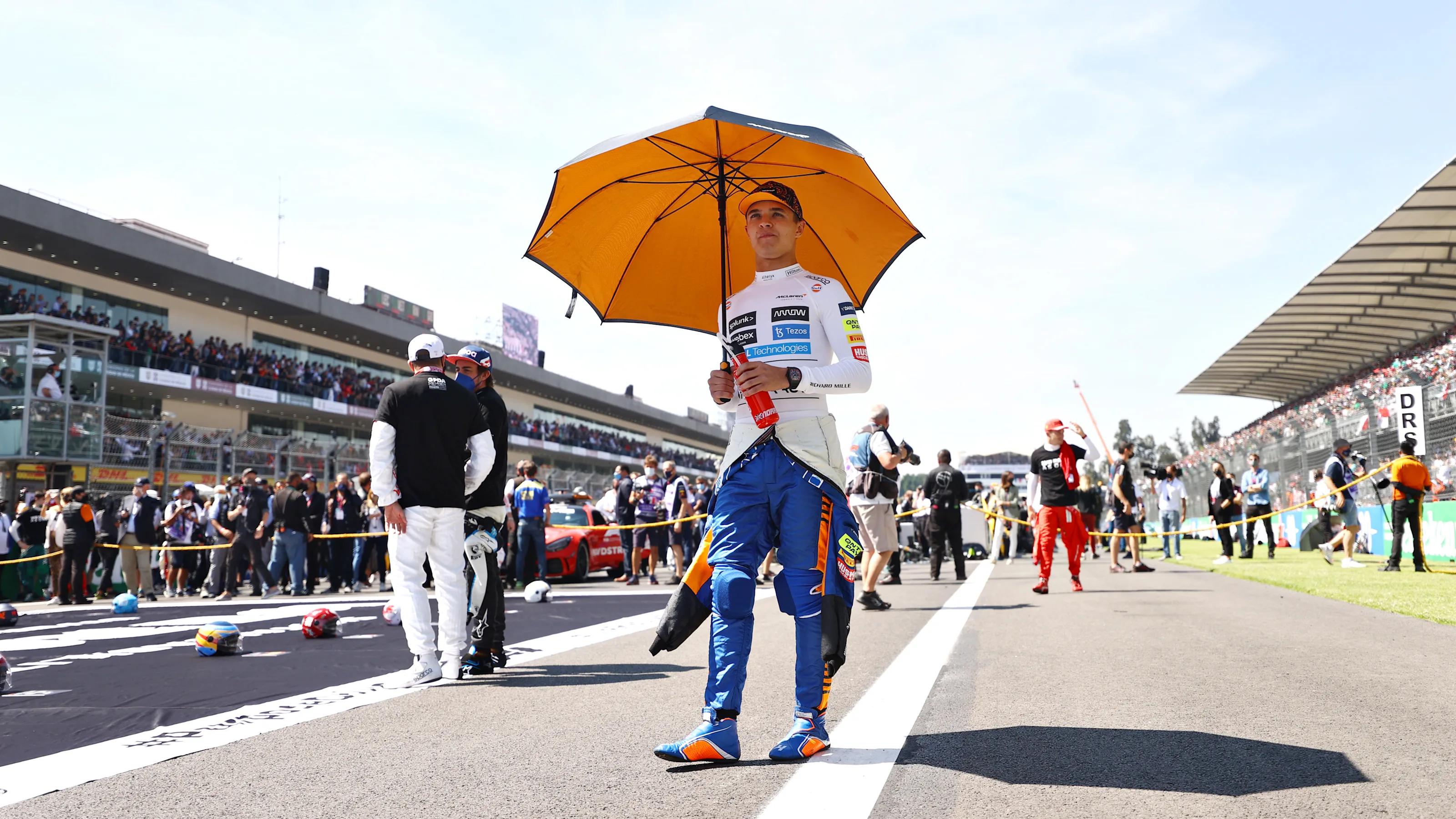MEXICO CITY, MEXICO - NOVEMBER 07: Lando Norris of Great Britain and McLaren F1 walks to the grid