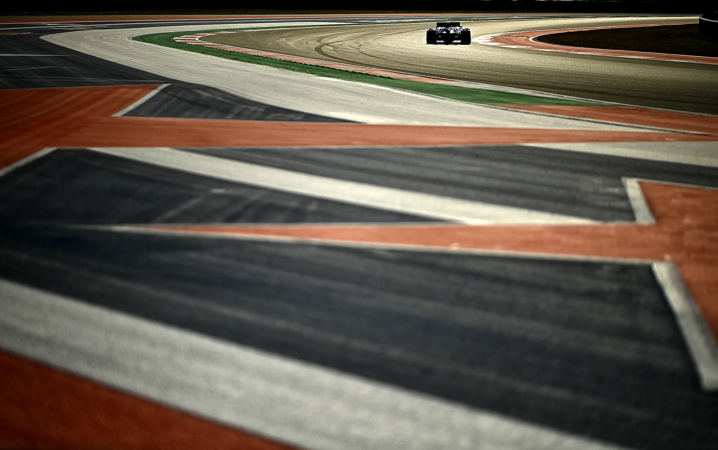AUSTIN, TEXAS - OCTOBER 22: George Russell of Great Britain driving the (63) Williams Racing FW43B