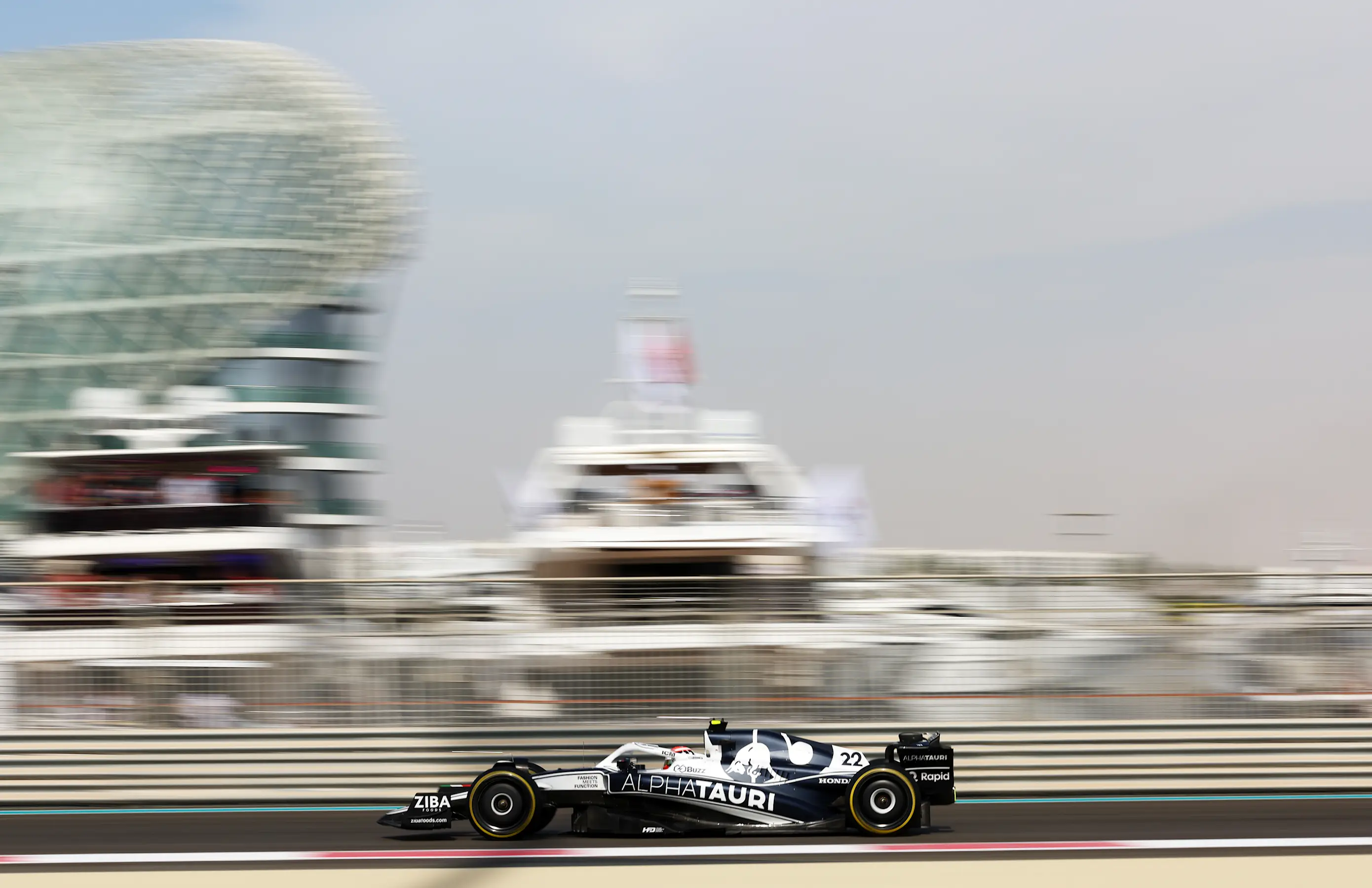 ABU DHABI, UNITED ARAB EMIRATES - NOVEMBER 18: Yuki Tsunoda of Japan driving the (22) Scuderia